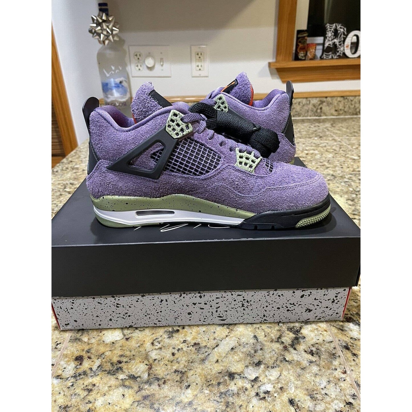DS Air Jordan 4 Retro Canyon Purple Women’s Size 9 Men’s Size 7.5 *SHIPS FAST*