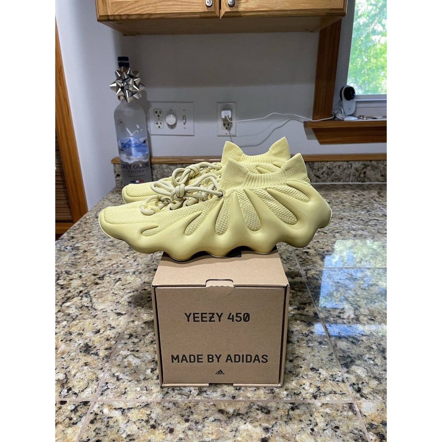 DS Adidas Yeezy 450 Sulfur Men’s Size 11 *SHIPS FAST*