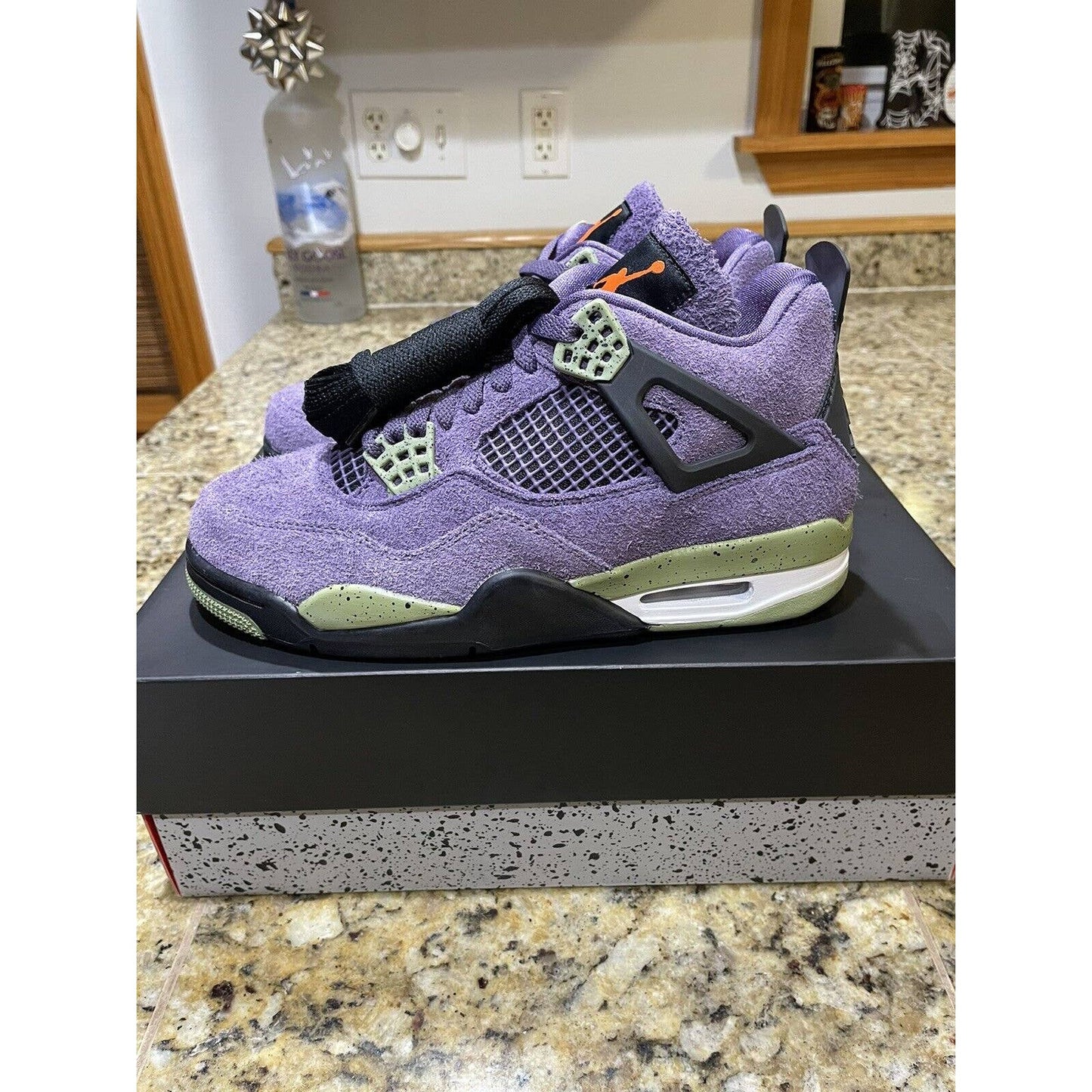 DS Air Jordan 4 Retro Canyon Purple Women’s Size 9 Men’s Size 7.5 *SHIPS FAST*