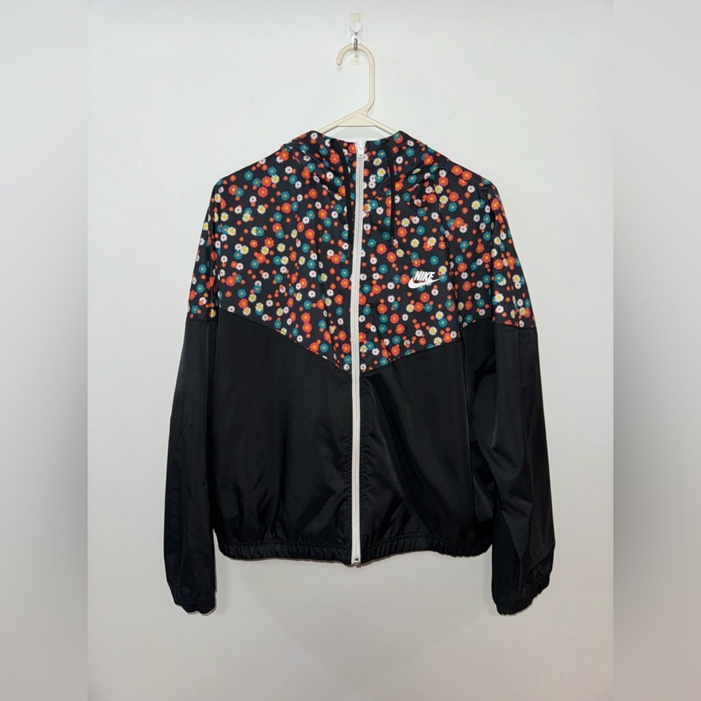 Pre-Owned MD Nike Black Floral Zip-Up Wind Breaker