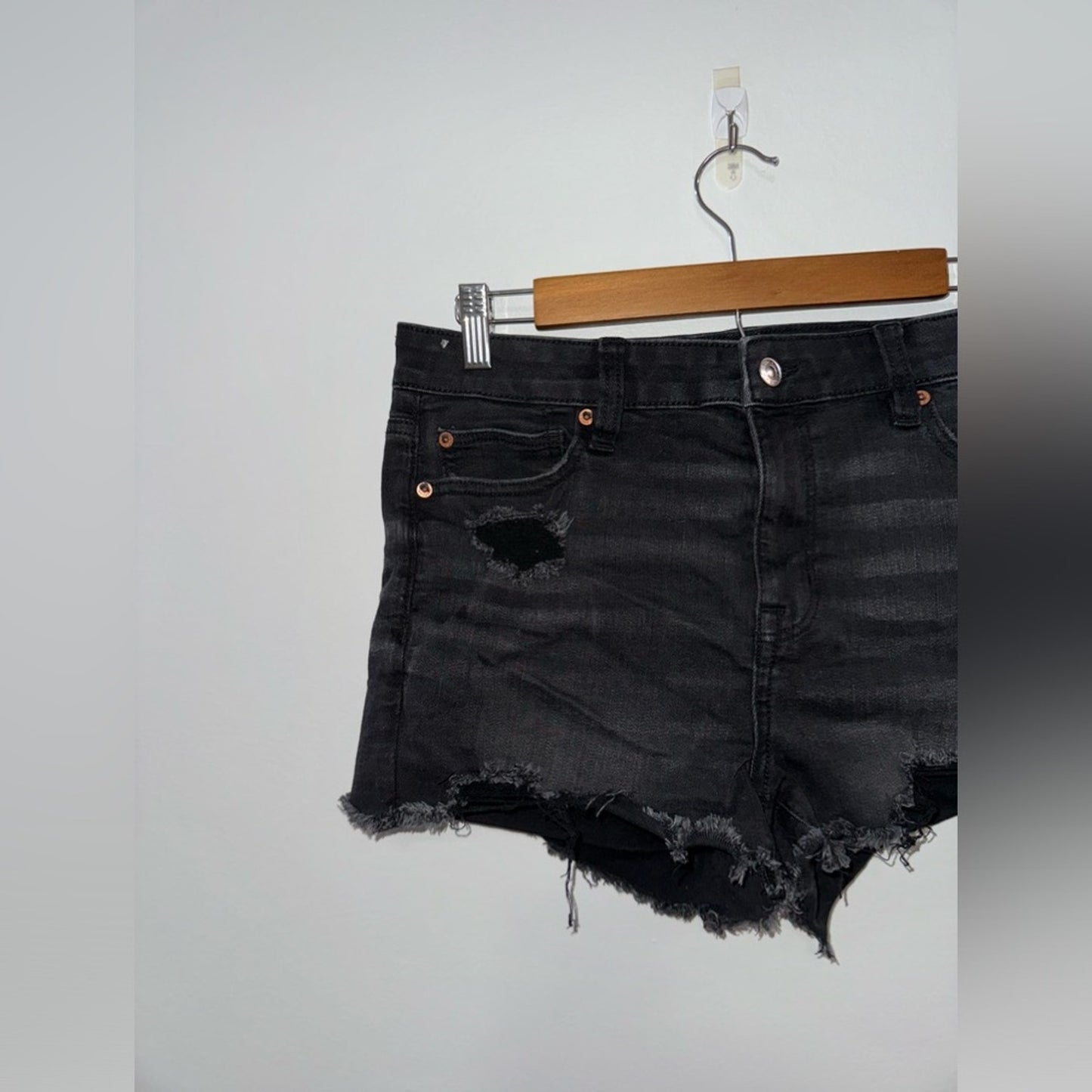 Pre-Owned Size 10 American Eagle High Rise Shortie Black Distressed Jean Short