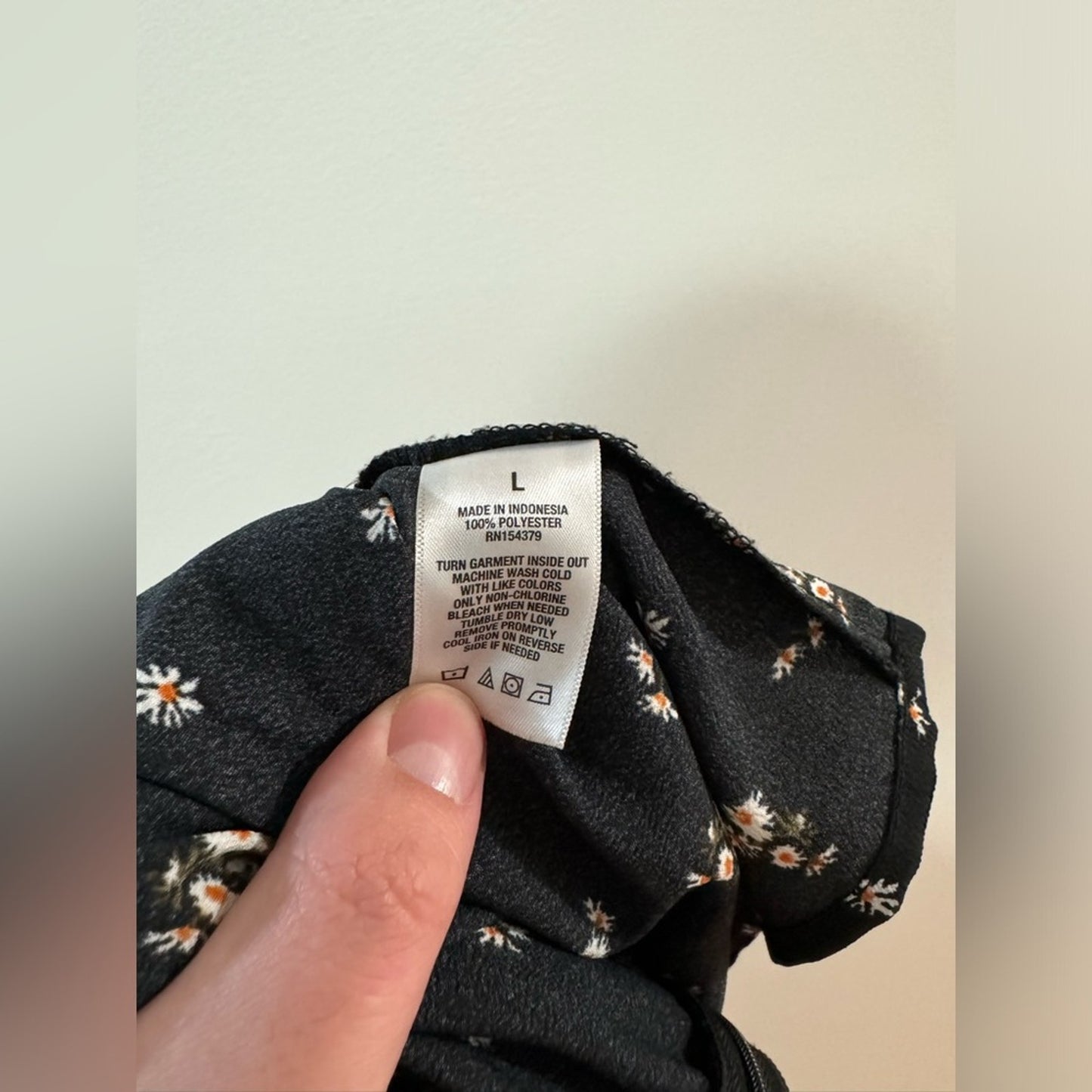 Pre-Owned LG Aeropostale Black Floral Skirt