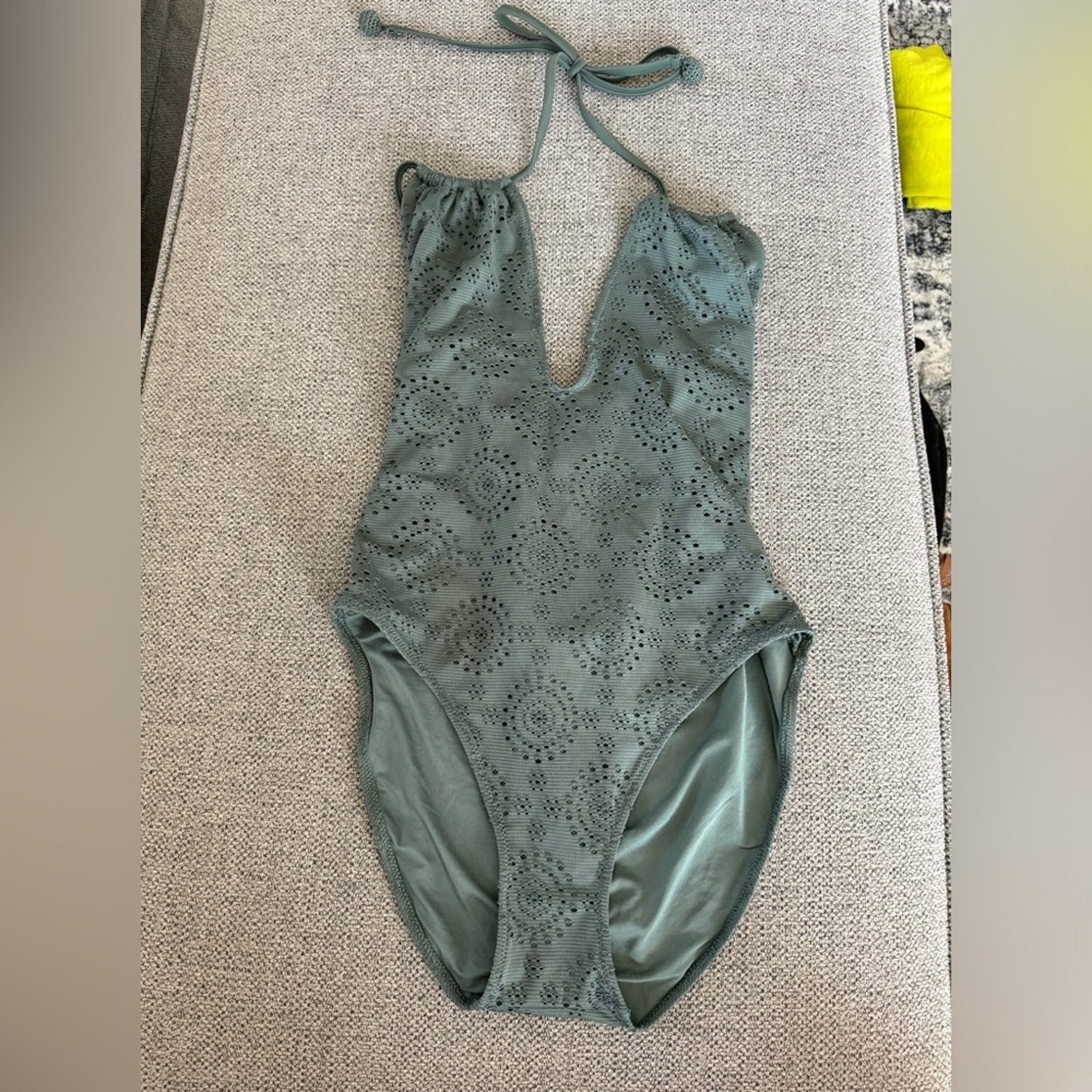 Pre-Owned LG Aerie Green Circle Patter One Piece Swimsuit