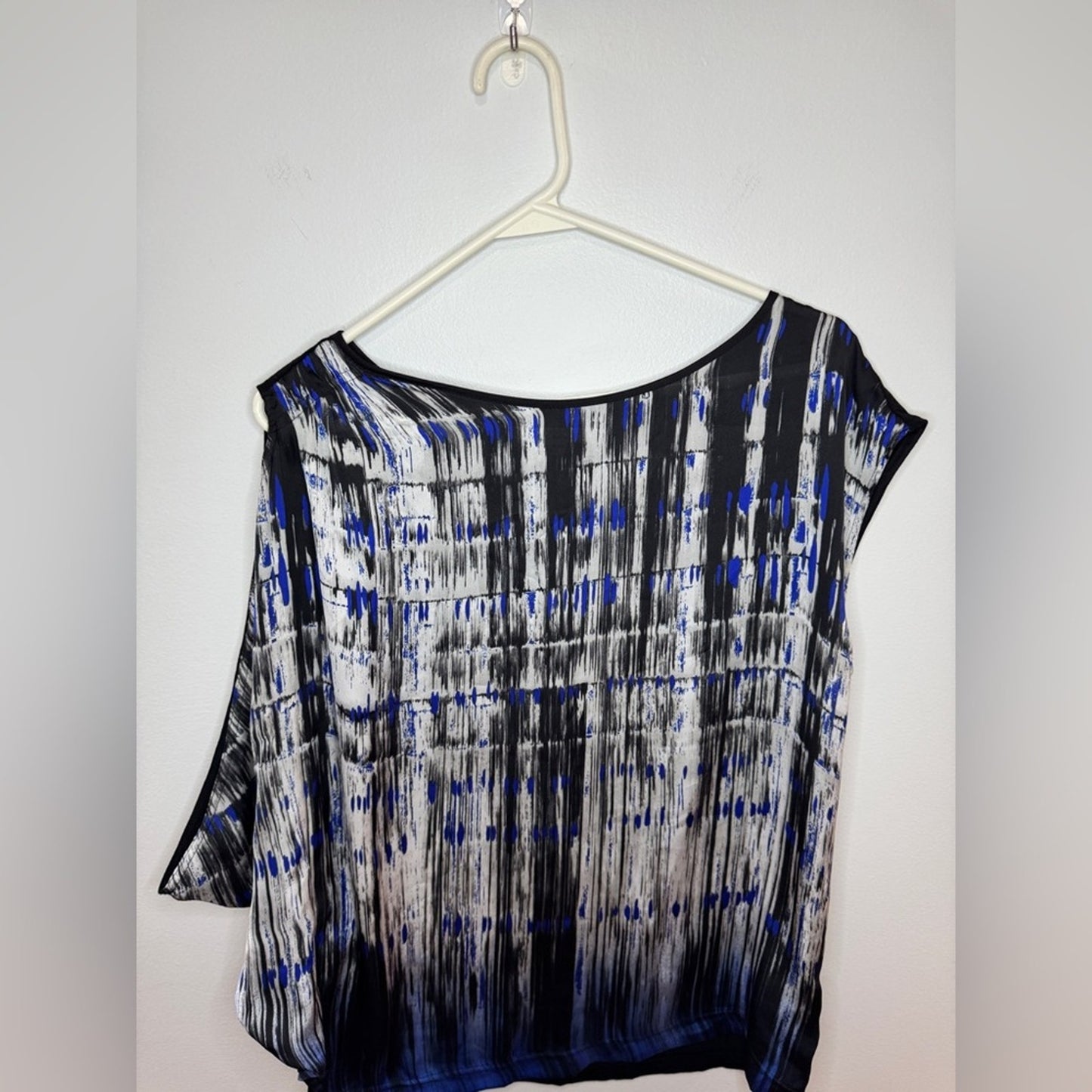 Pre-Owned SM Kenneth Cole Black Blue and White Multicolor Print Top