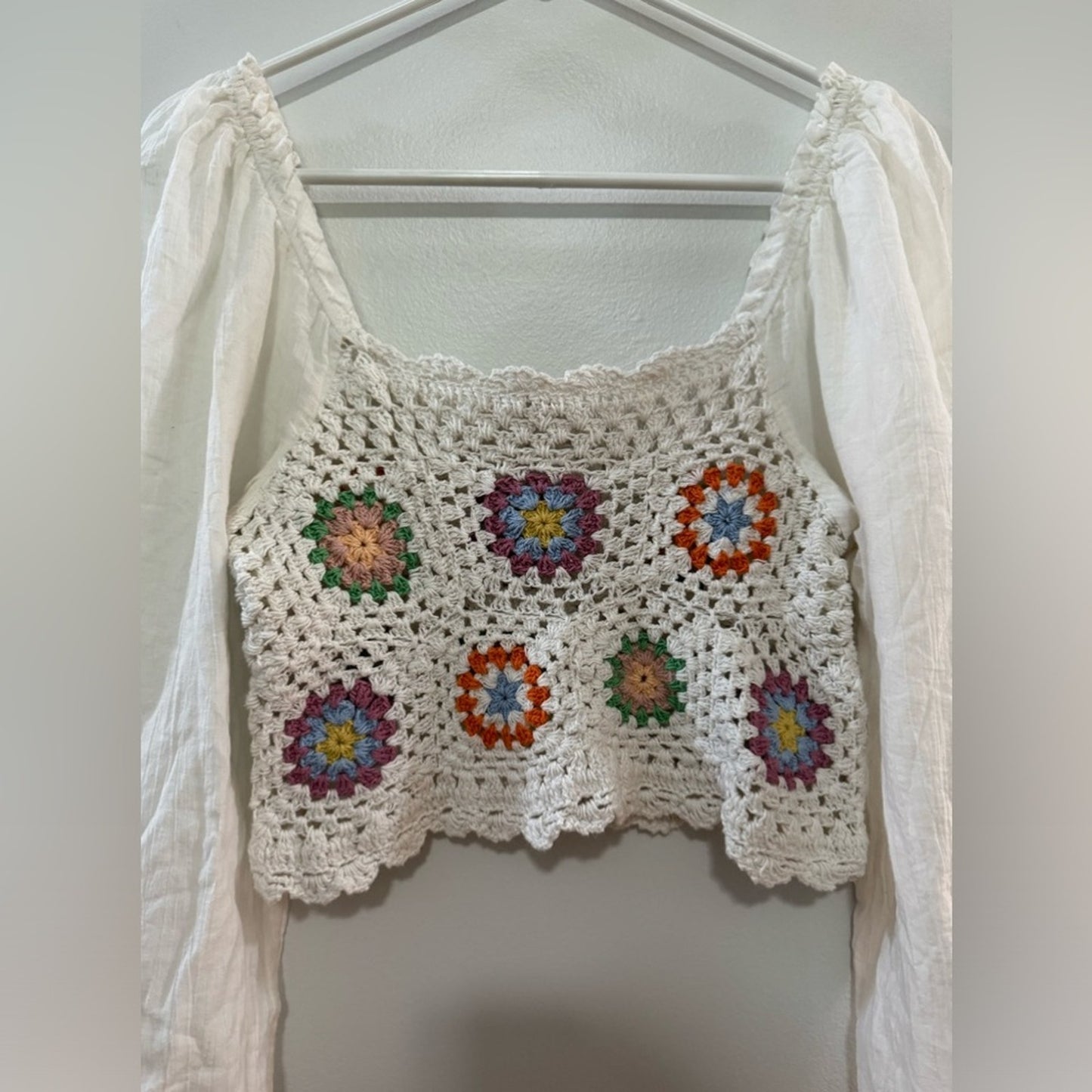 Pre-Owned LG Aerie White Crocheted Cropped Top