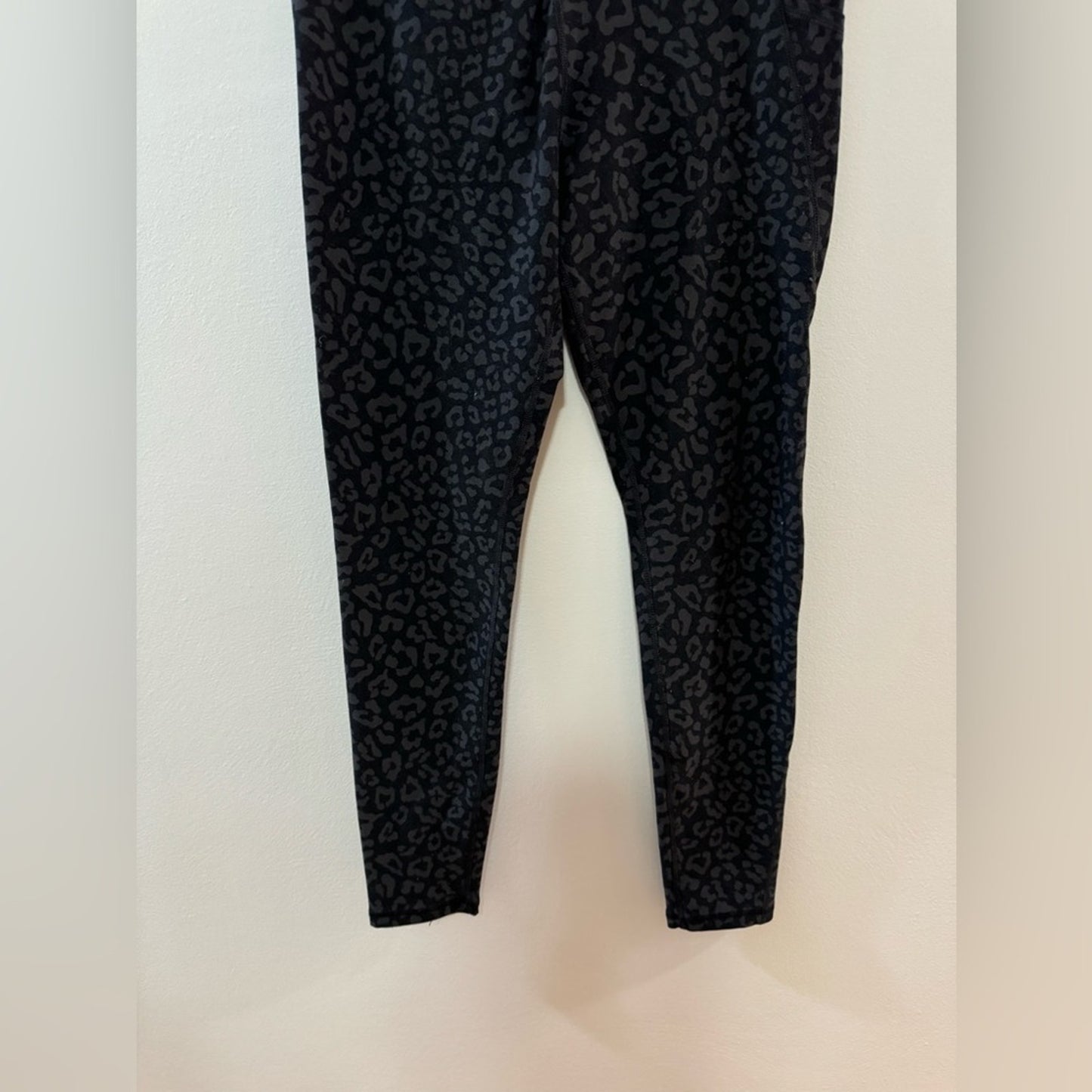 Pre-Owned Unbranded Black and Grey Leopard Print Leggings (see measurements)