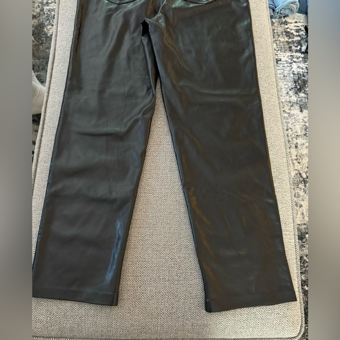 Pre-Owned Size 8 Joie Black Pleather Pants