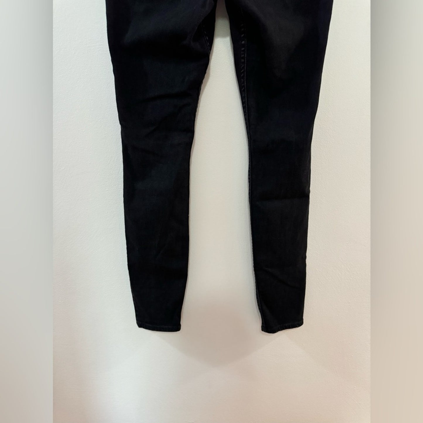 PreOwned Size 9L/W29xL30 Hollister Black Distressed High Rise Super Skinny Jeans