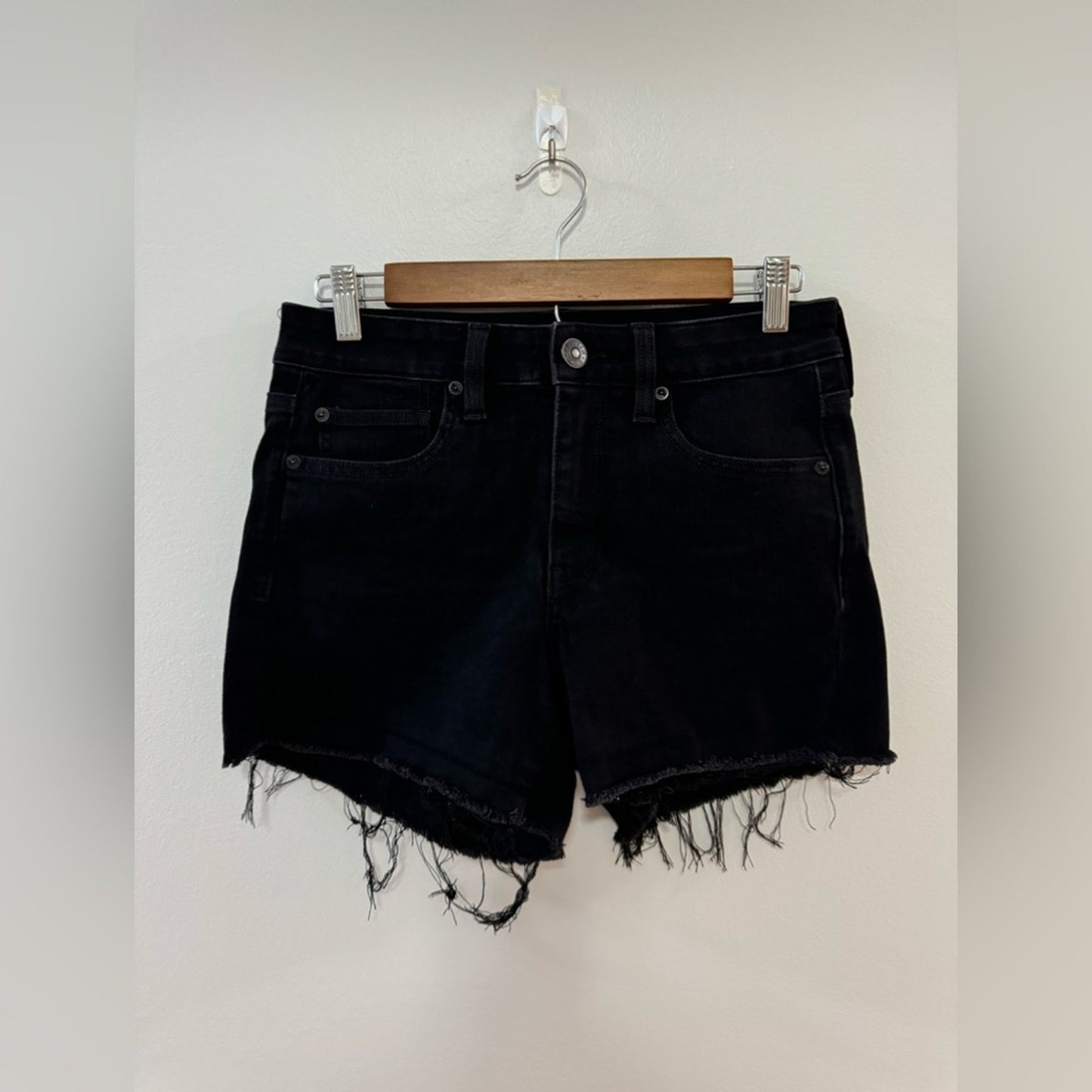 Pre-Owned Size 6 American Eagle Black Distressed Hi-Rise Shortie Jean Shorts