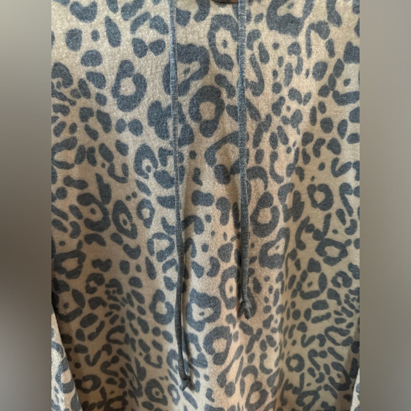 NWT MD Above and Beyond Leopard Hooded Long Sleeve Shirt