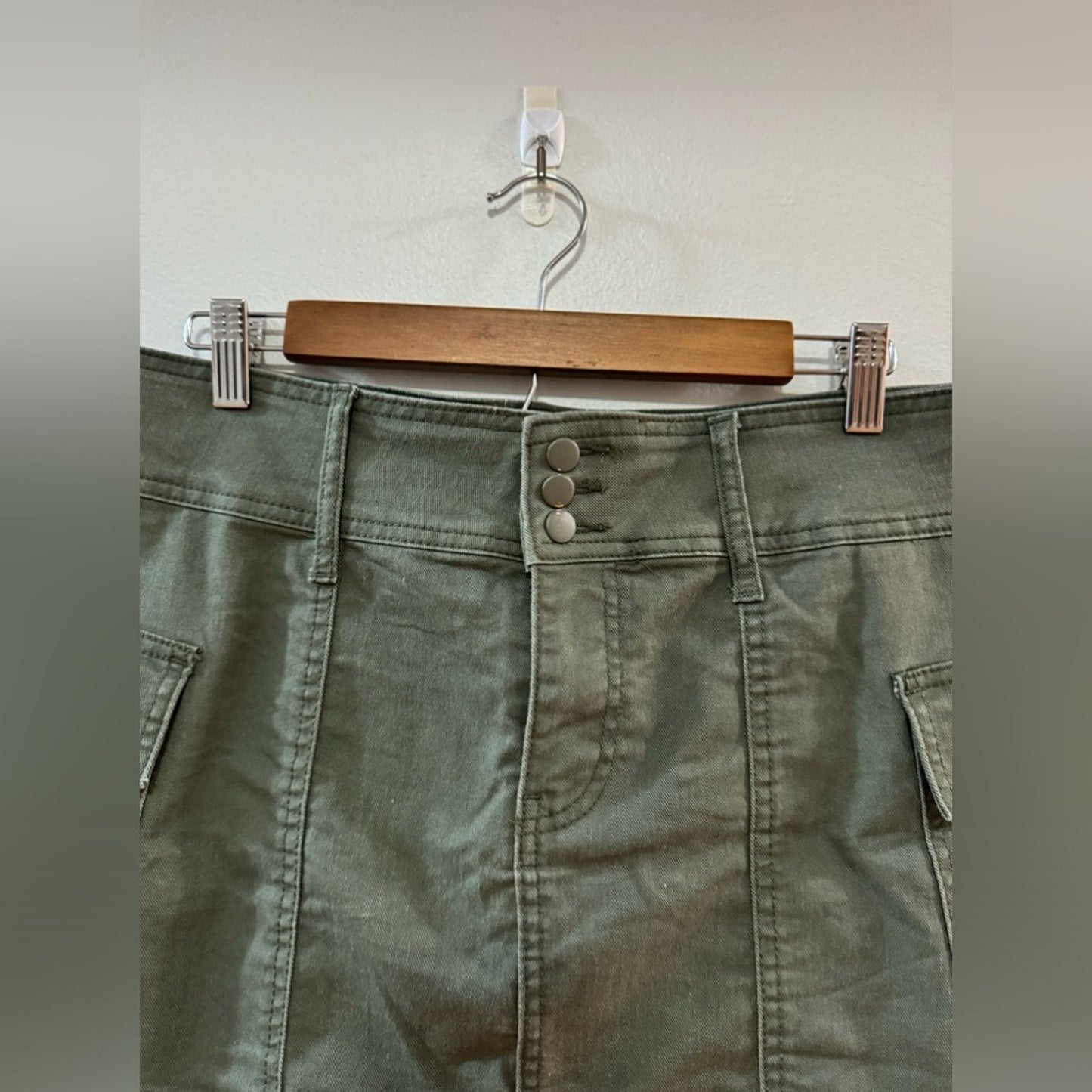 Pre-Owned Size 13 Vanilla Star Olive Green Khaki Skirt