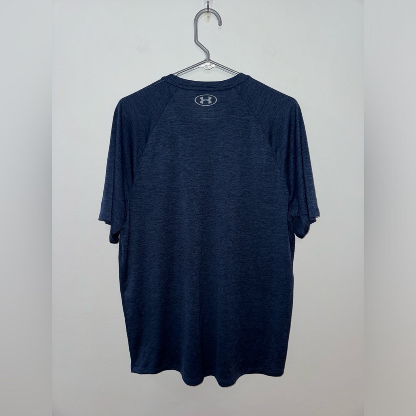 Pre-Owned LG Under Armour The Tech Tee Dark Blue V-Neck T-Shirt