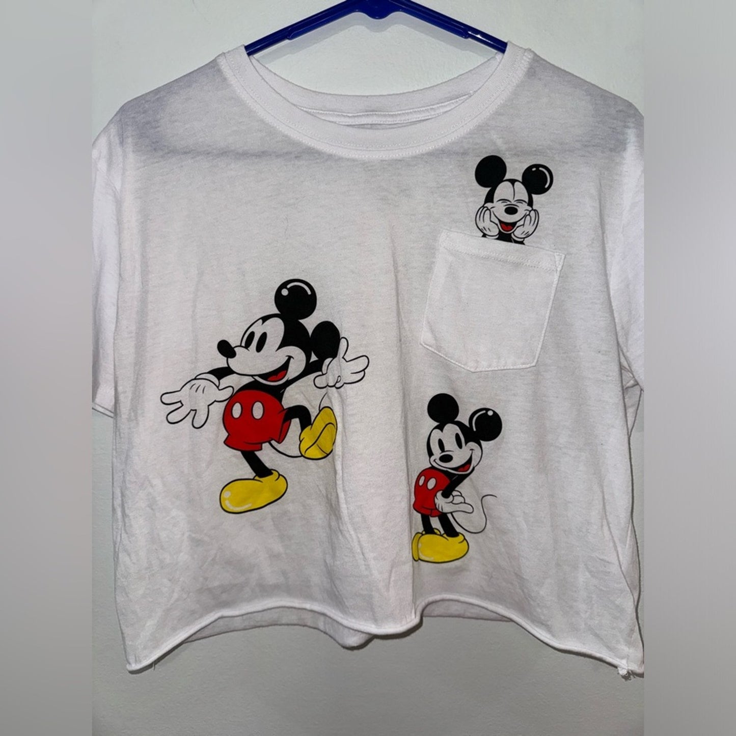 Pre- Owned LG Disney White Cropped Pocket Mickey Mouse T-Shirt