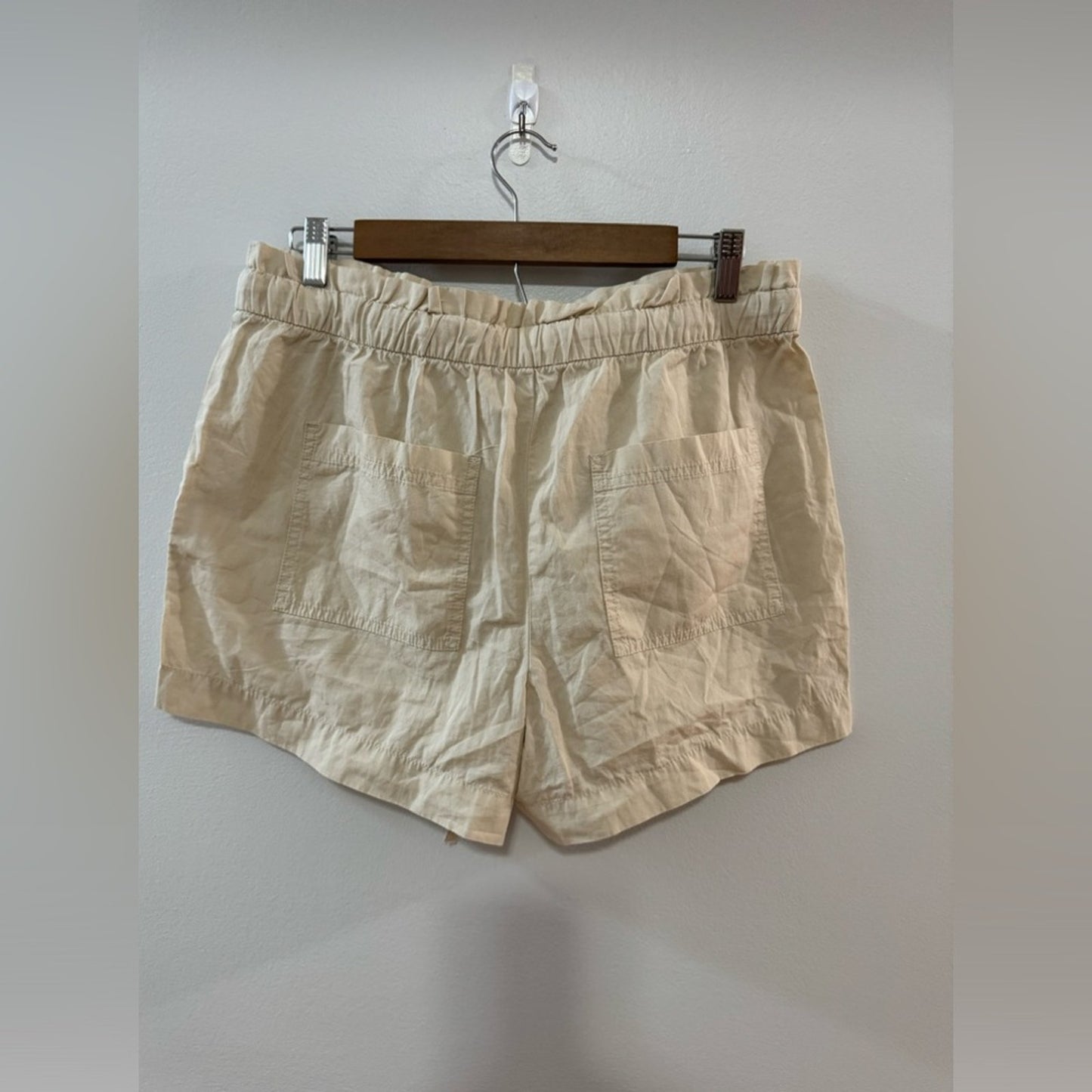 Pre-Owned MD Loft Outlet Tan Cargo Shorts