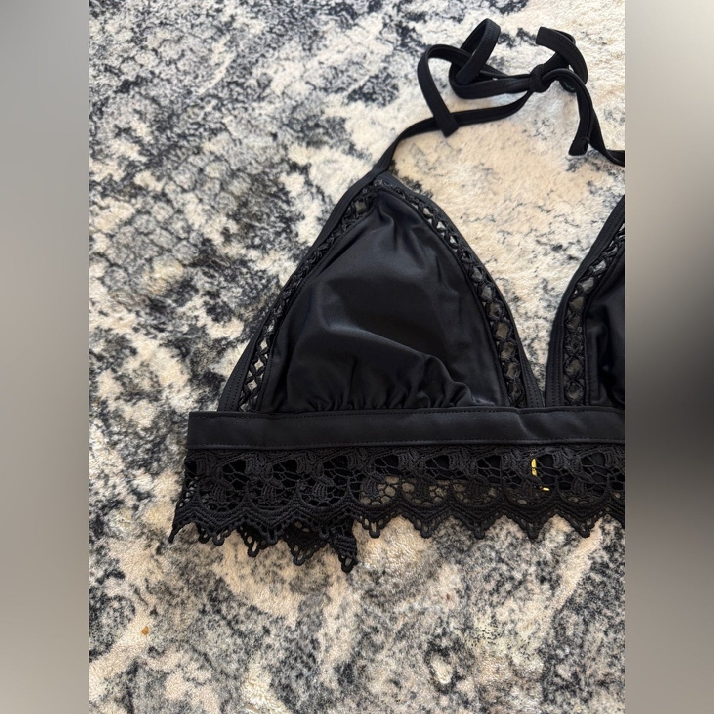 Pre-Owned LG Xhilaration Black Lace Bikini Top