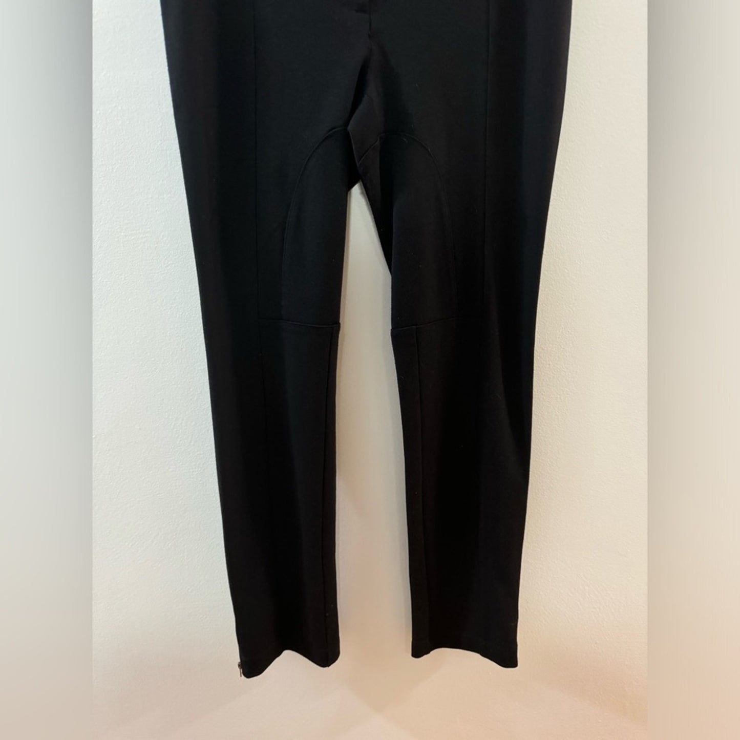 Pre-Owned Size 4 Petite Calvin Klein Black Pants with Ankle Zipper