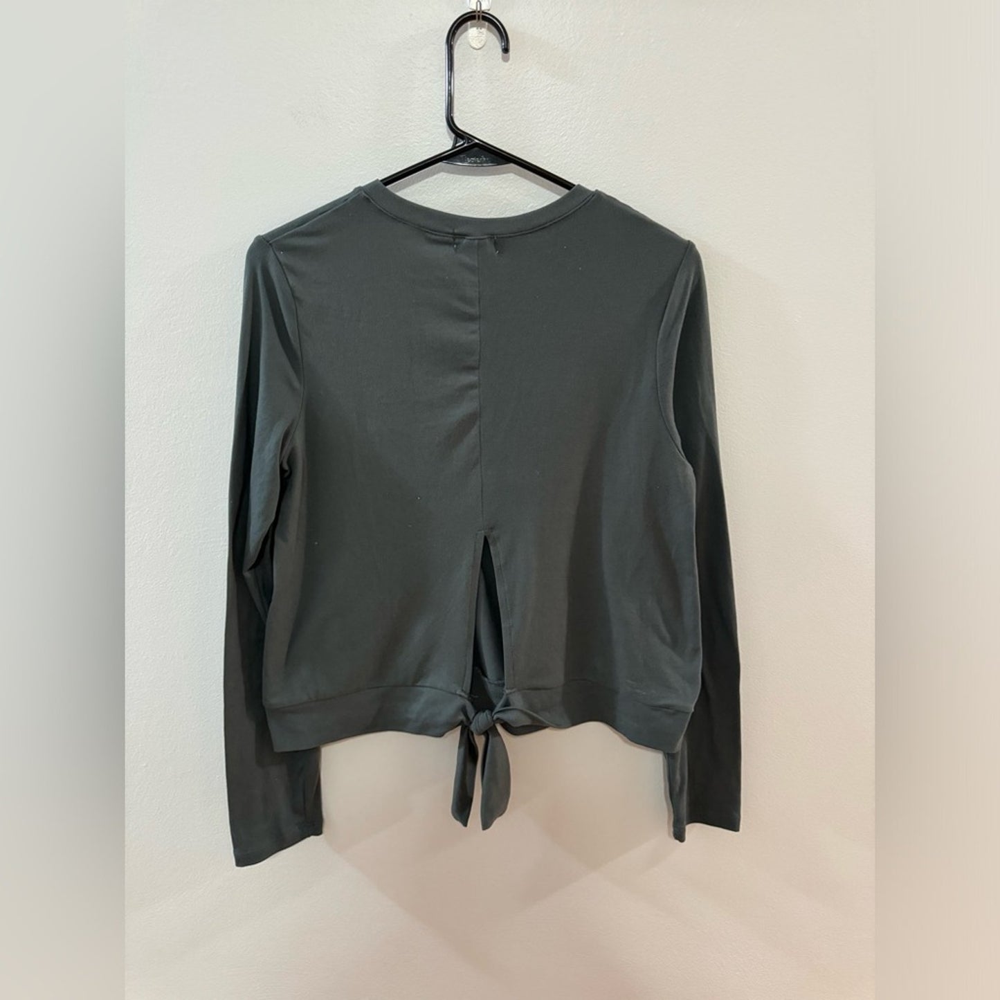 Pre-Owned LG Glitz Cropped Long Sleeve