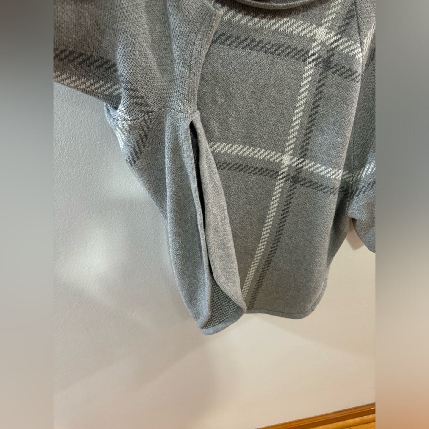 Pre-Owned XS Loft Petite Grey/White Check Poncho