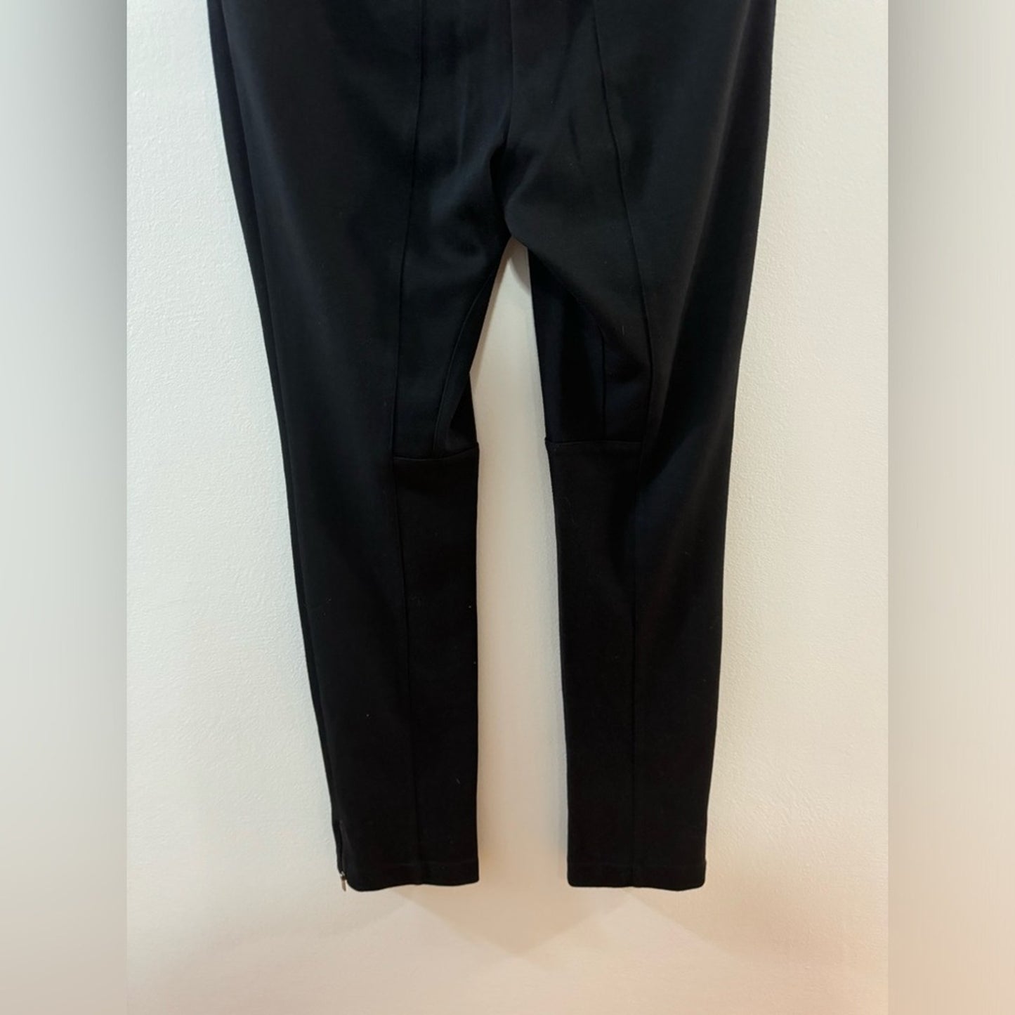 Pre-Owned Size 4 Petite Calvin Klein Black Pants with Ankle Zipper