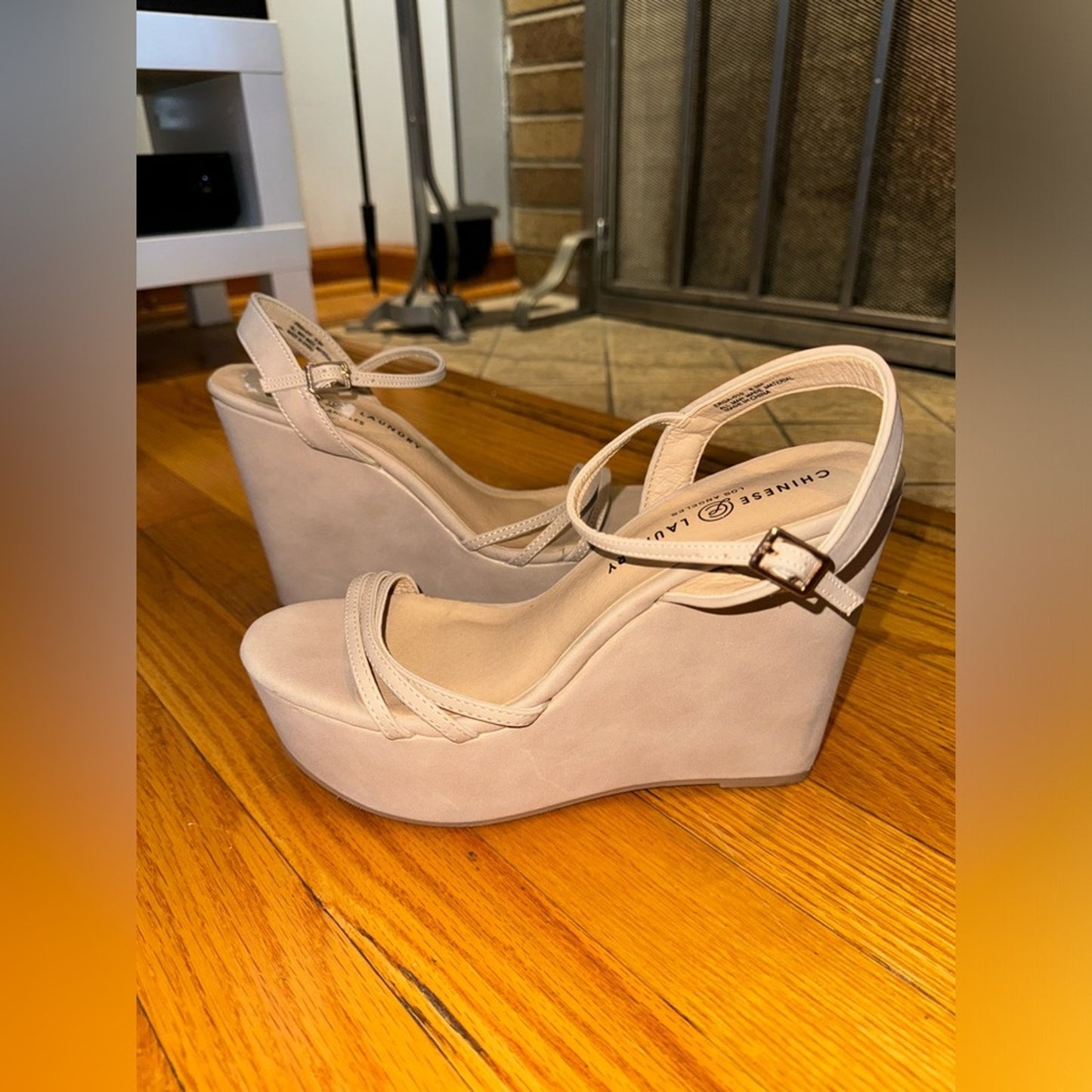 Pre-Owned Size 8.5W Chinese Laundry Grey Strappy Suede Wedges