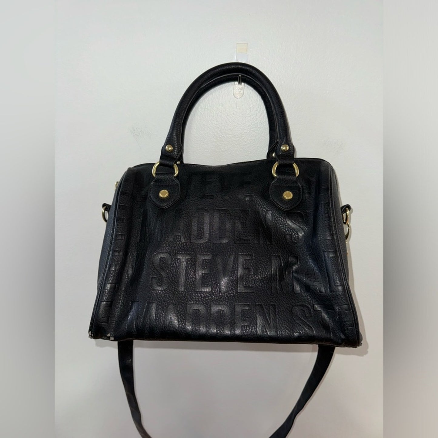 Pre-Owned Steve Madden Black/Gold Handbag w/Crossbody Strap