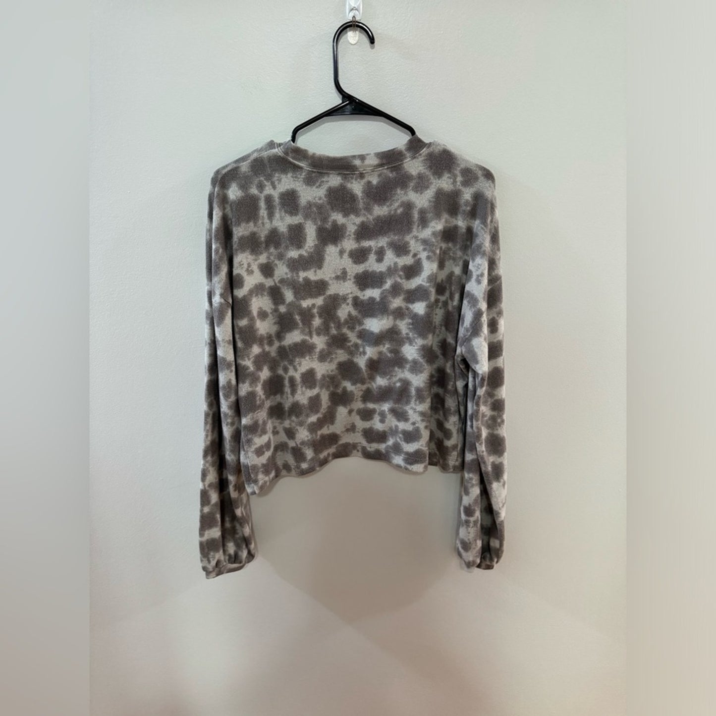 Pre-Owned MD Cloud Chaser Cropped Grey/White Spotted Sweater