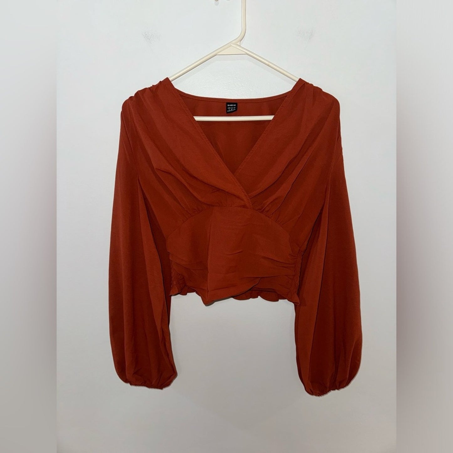 Pre-Owned SM SHEIN Red Flowy Cropped Top