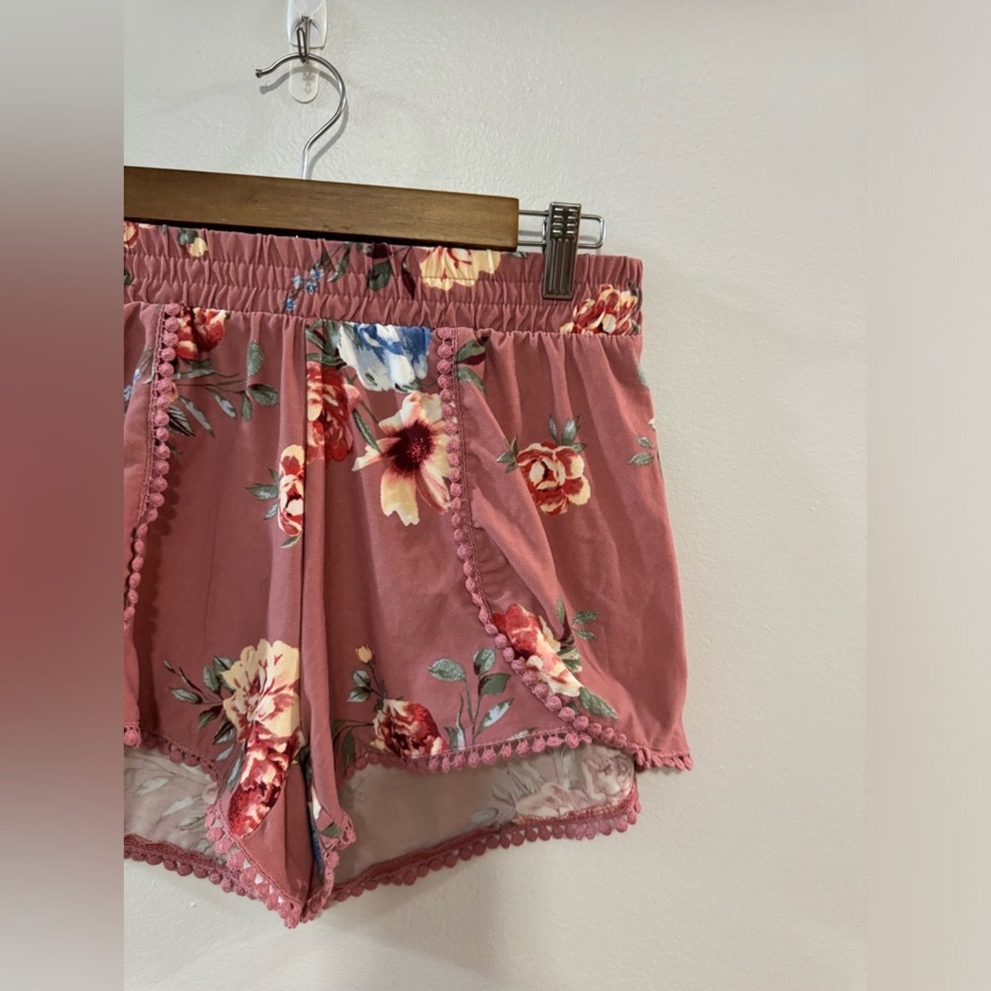 Pre-Owned MD Rue 21 Pink Floral Boho Shorts