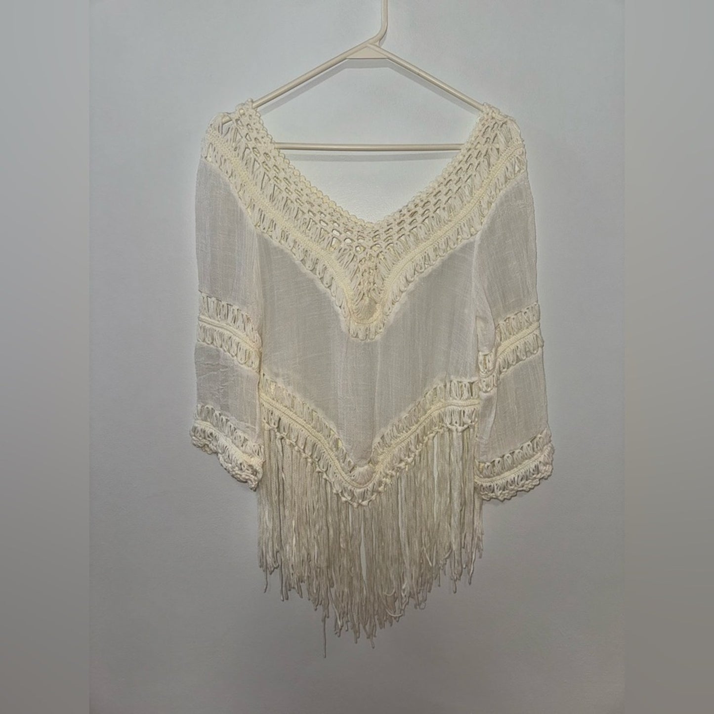 Pre-Owned SM Rebellion White Crochet Fringe Long Sleeve Top