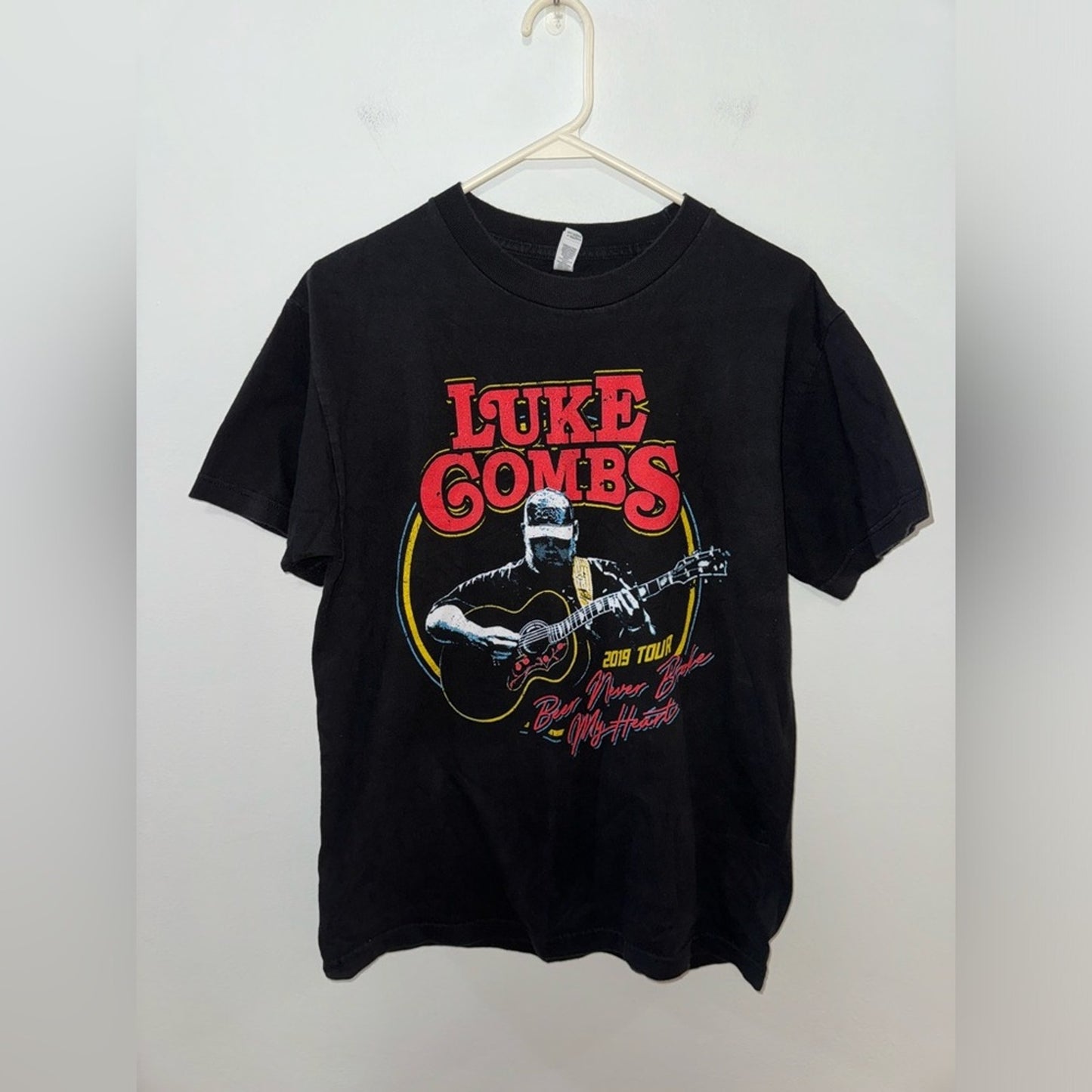 Pre-Owned MD Luke Combs Beer Never Broke My Heart 2019 Tour Band T-Shirt