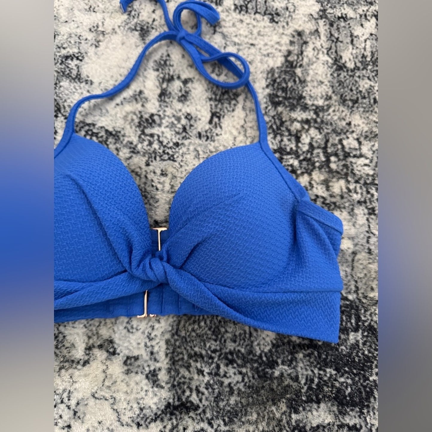 Pre-Owned Size 34B Shade and Shore Blue Cross Front Bikini Top