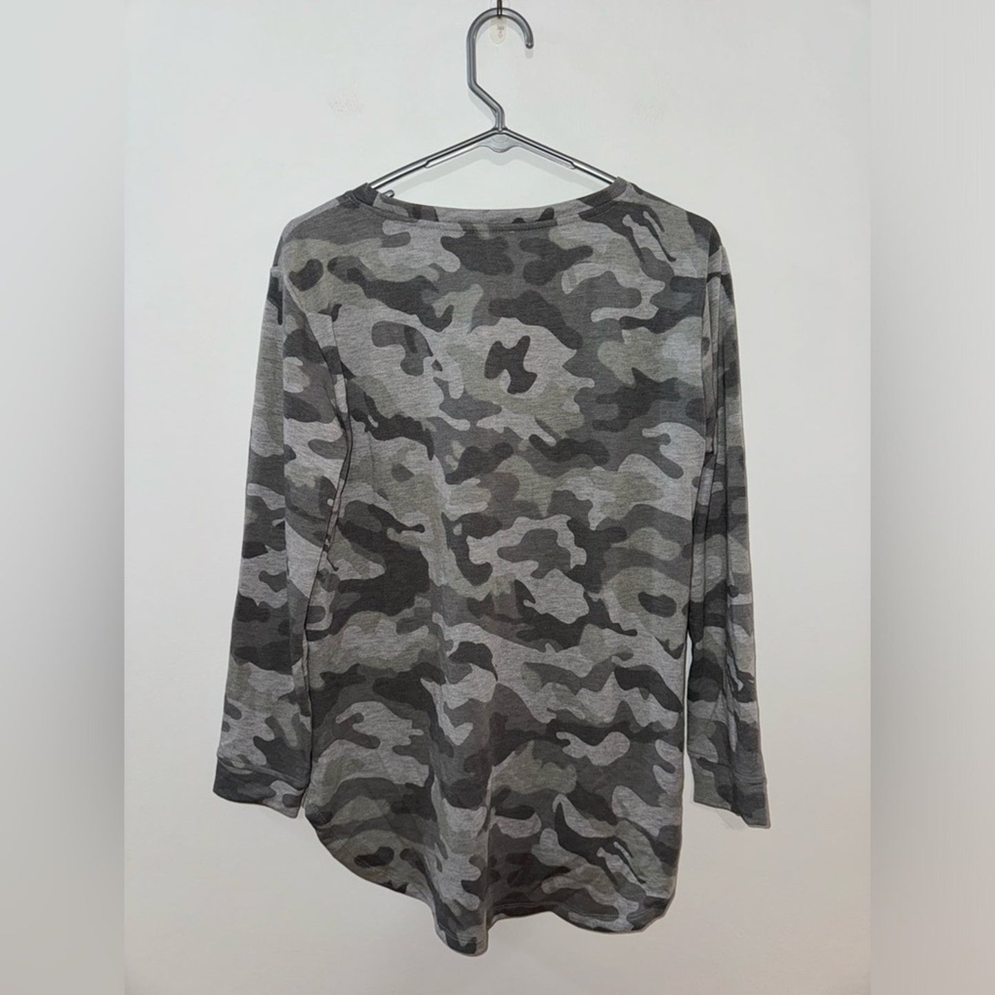 NWT MD Jane and Delancey Camo Scalloped Hem Long Sleeve Shirt