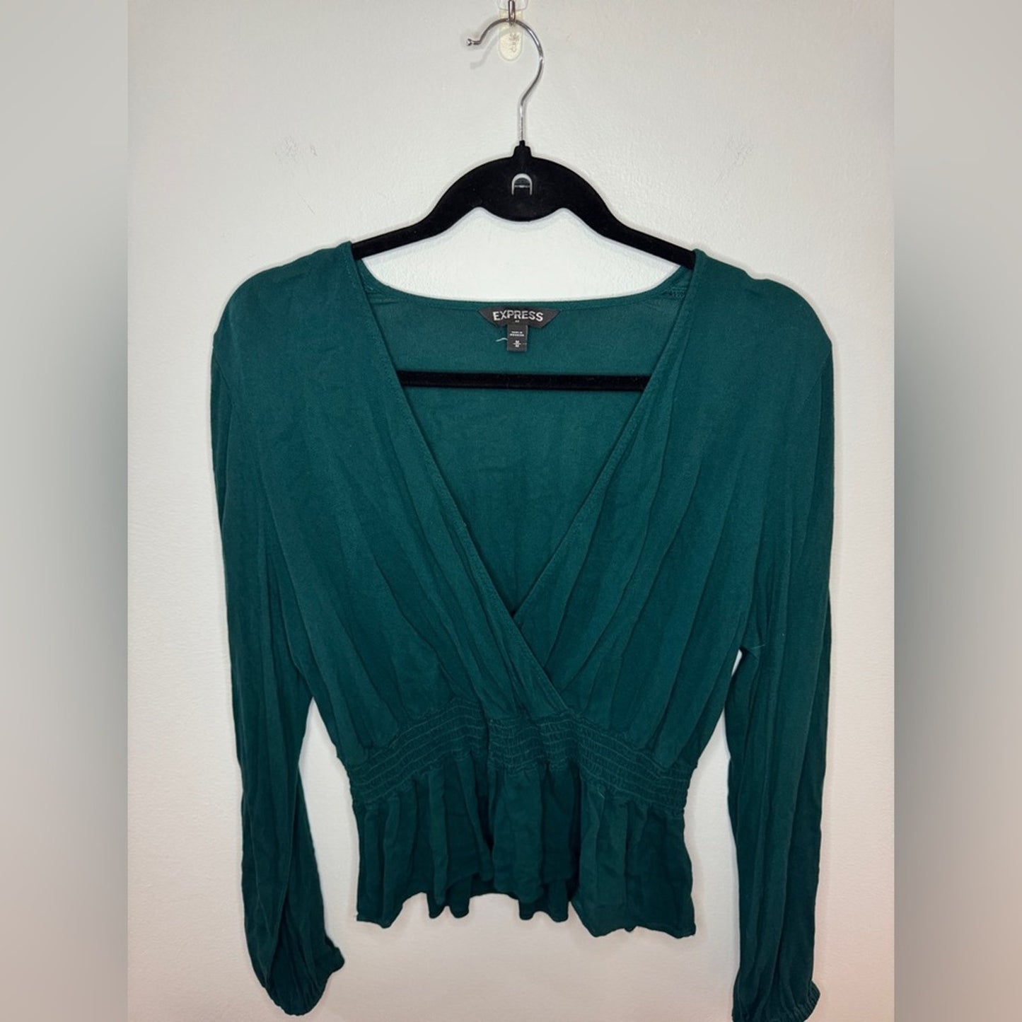 Pre-Owned MD Express Dark Green Long Sleeve Flowy Top