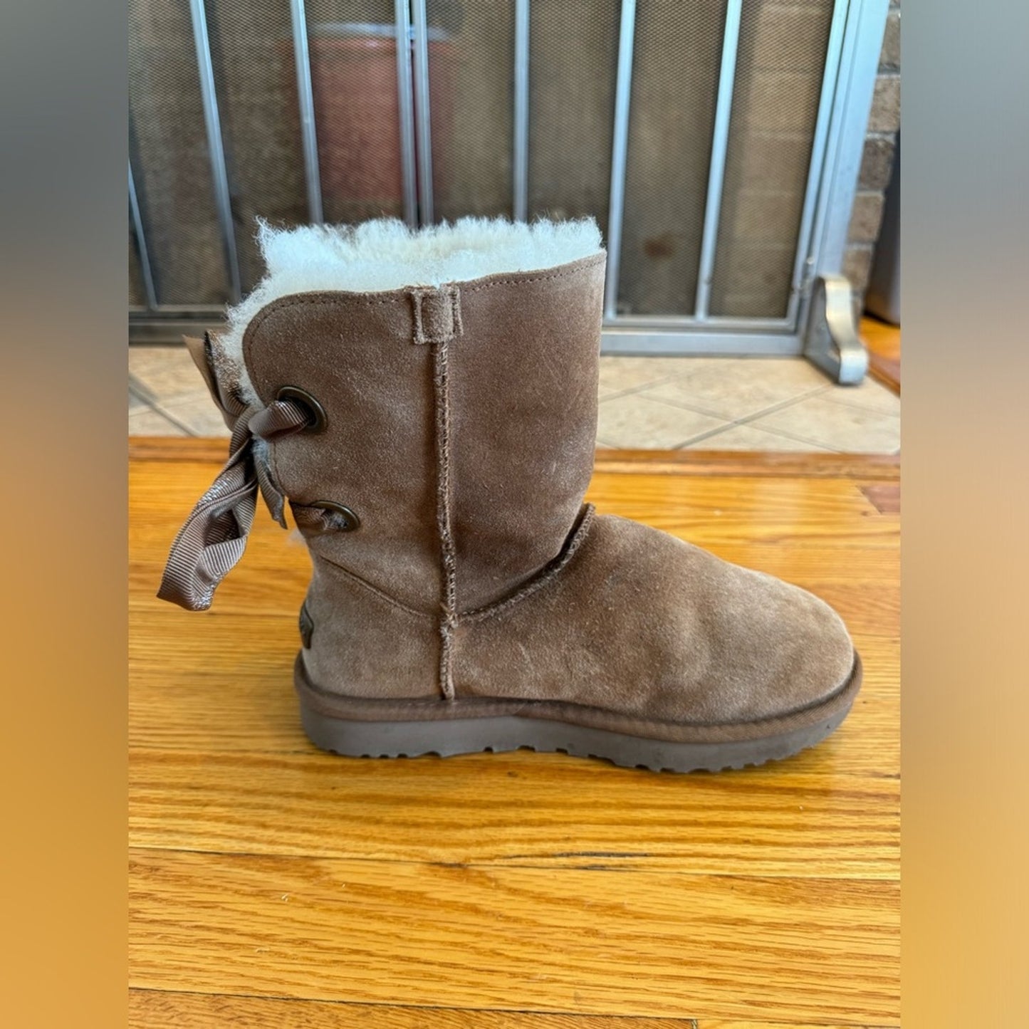 Pre-Owned Size 8 Ugg Customizable Bailey Bow Short Boot