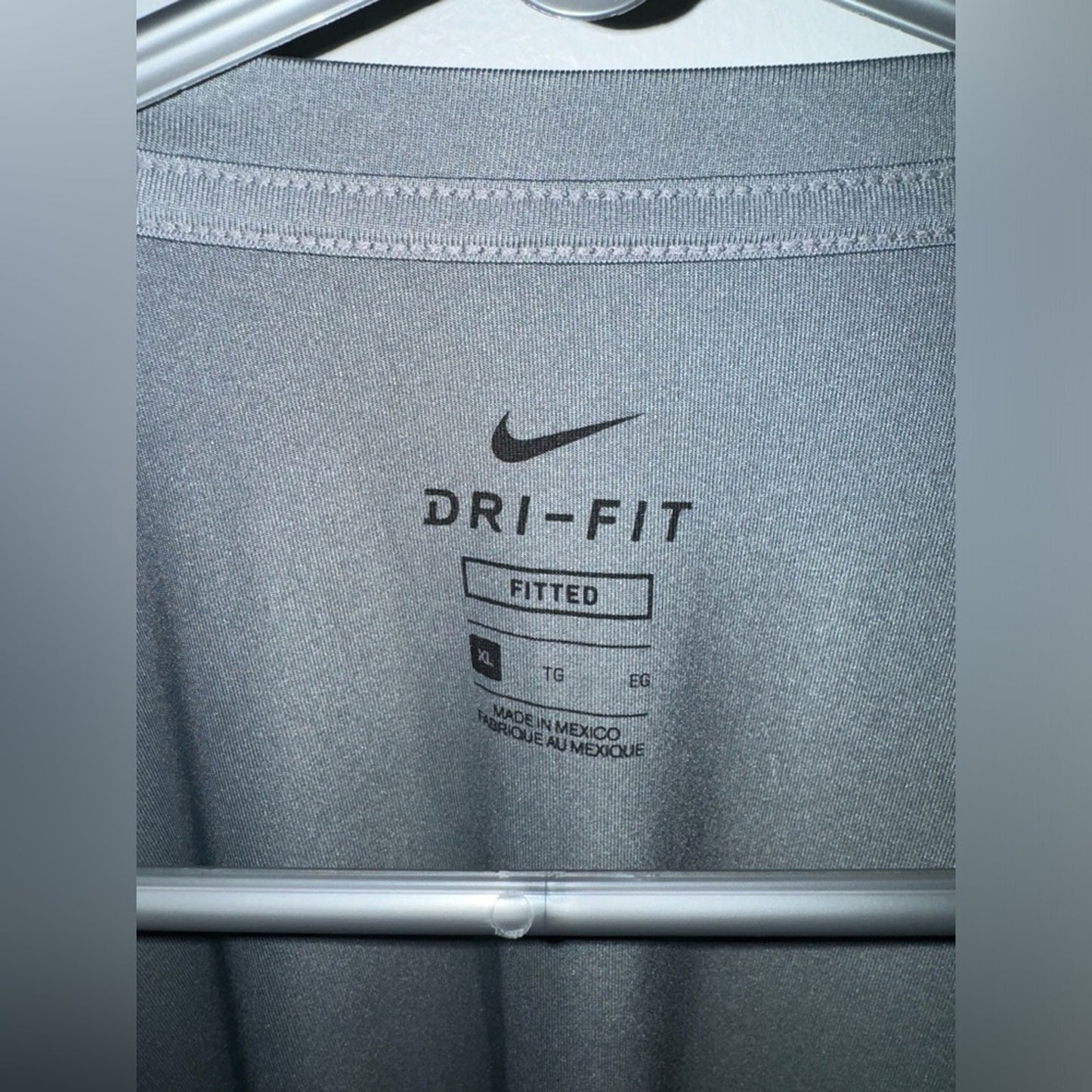 Pre-Owned XL Nike Dri-Fit Grey Fitted Long Sleeve Shirt