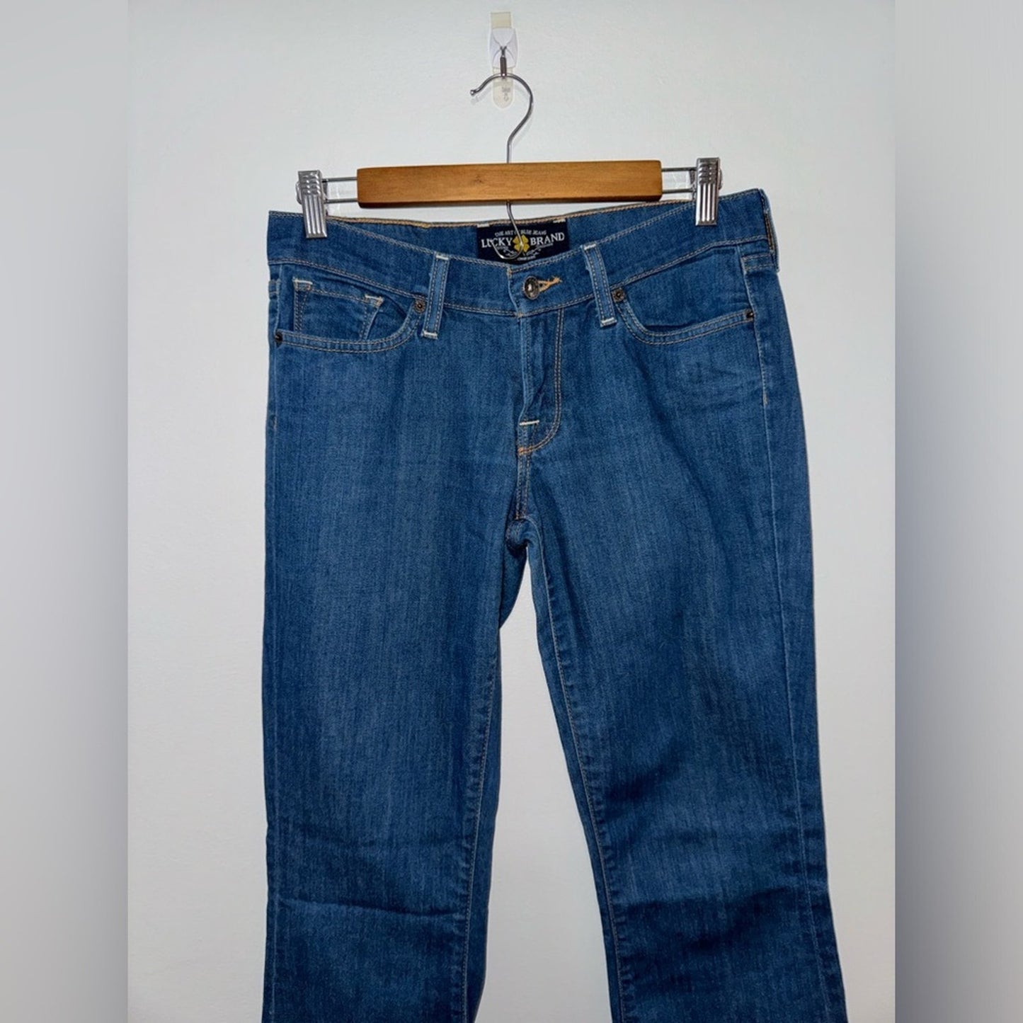 Pre- Owned Size 4/27 Lucky Brand Blue Charlie Flare Jeans