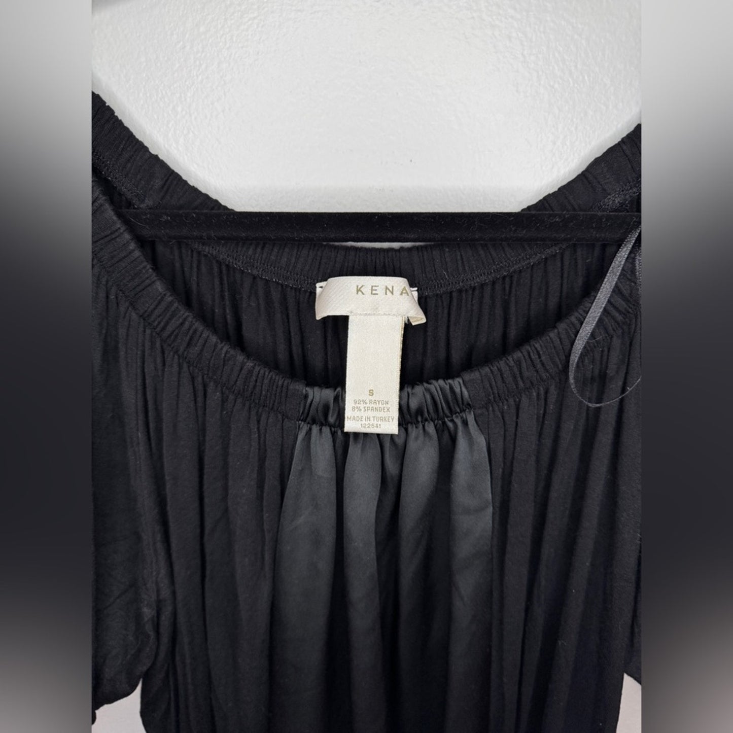 Pre-Owned SM Kenar Black Off The Shoulder Top