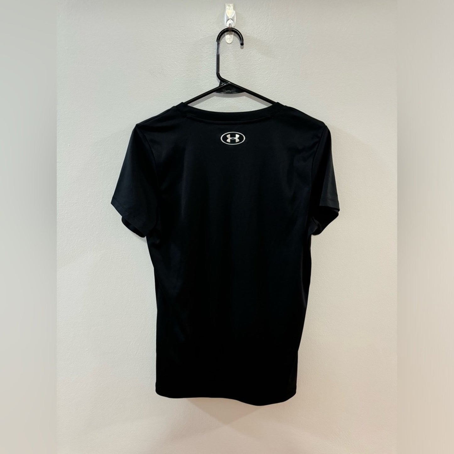 Pre-Owned MD Under Armour Black Vneck Loose T-Shirt