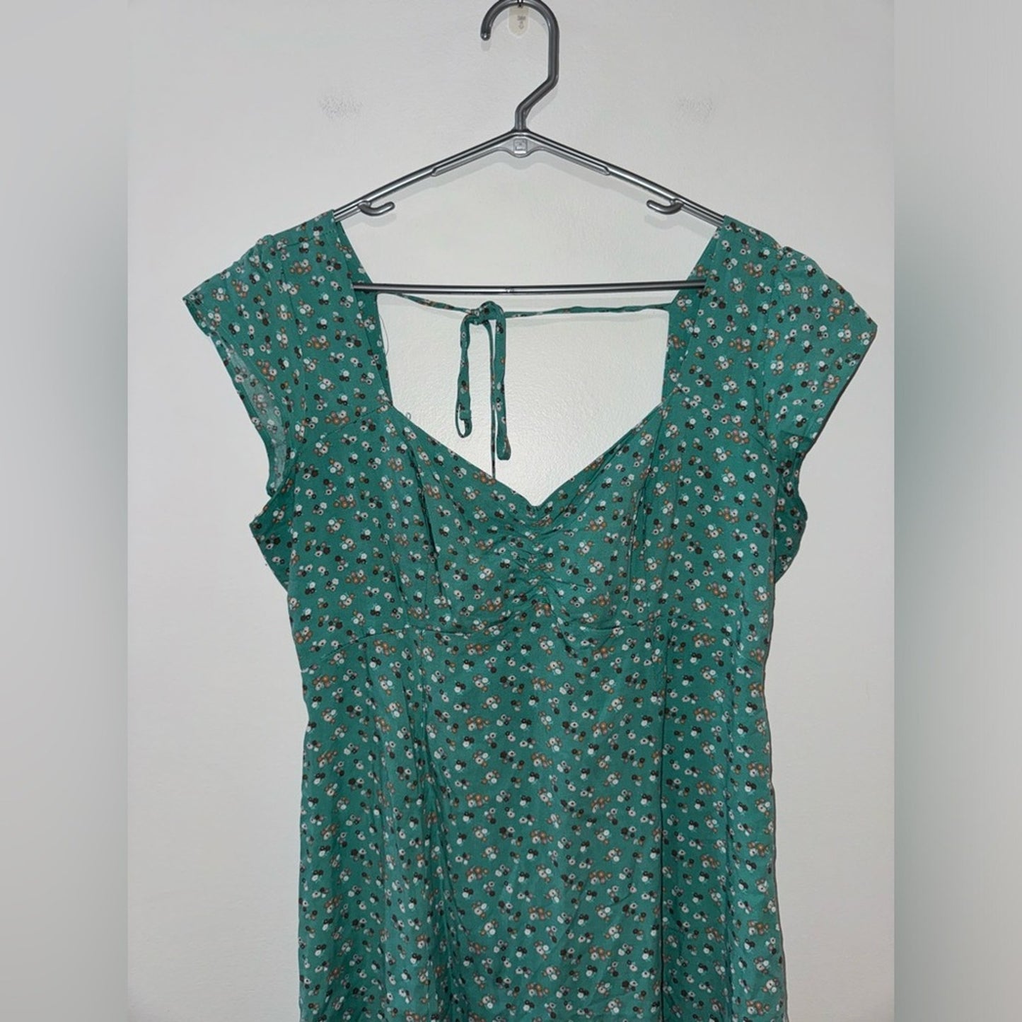 Pre-Owned LG Aeropostale Green Floral Cap Sleeve Dress