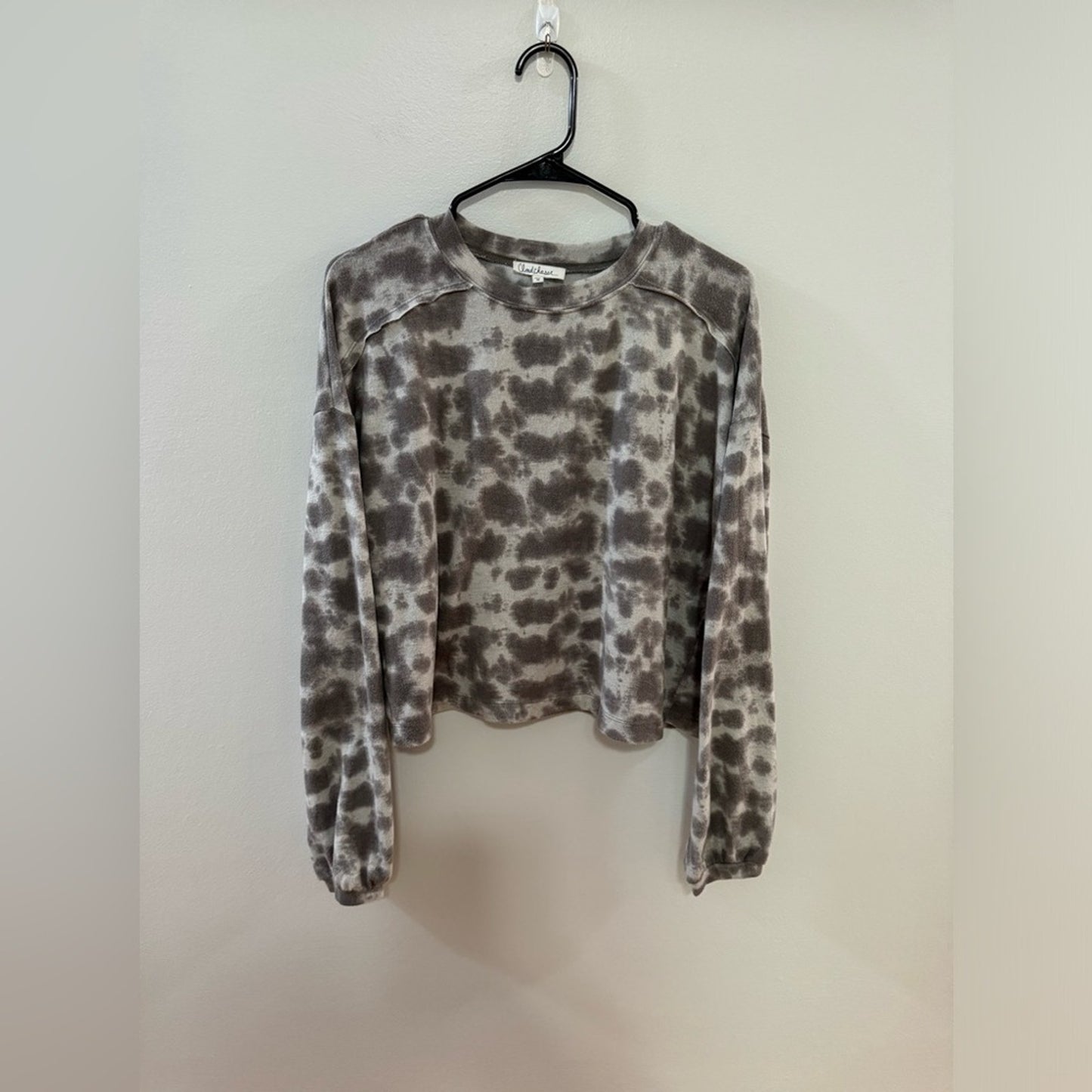 Pre-Owned MD Cloud Chaser Cropped Grey/White Spotted Sweater