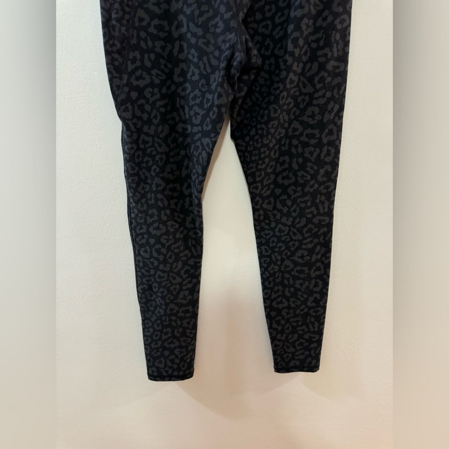 Pre-Owned Unbranded Black and Grey Leopard Print Leggings (see measurements)