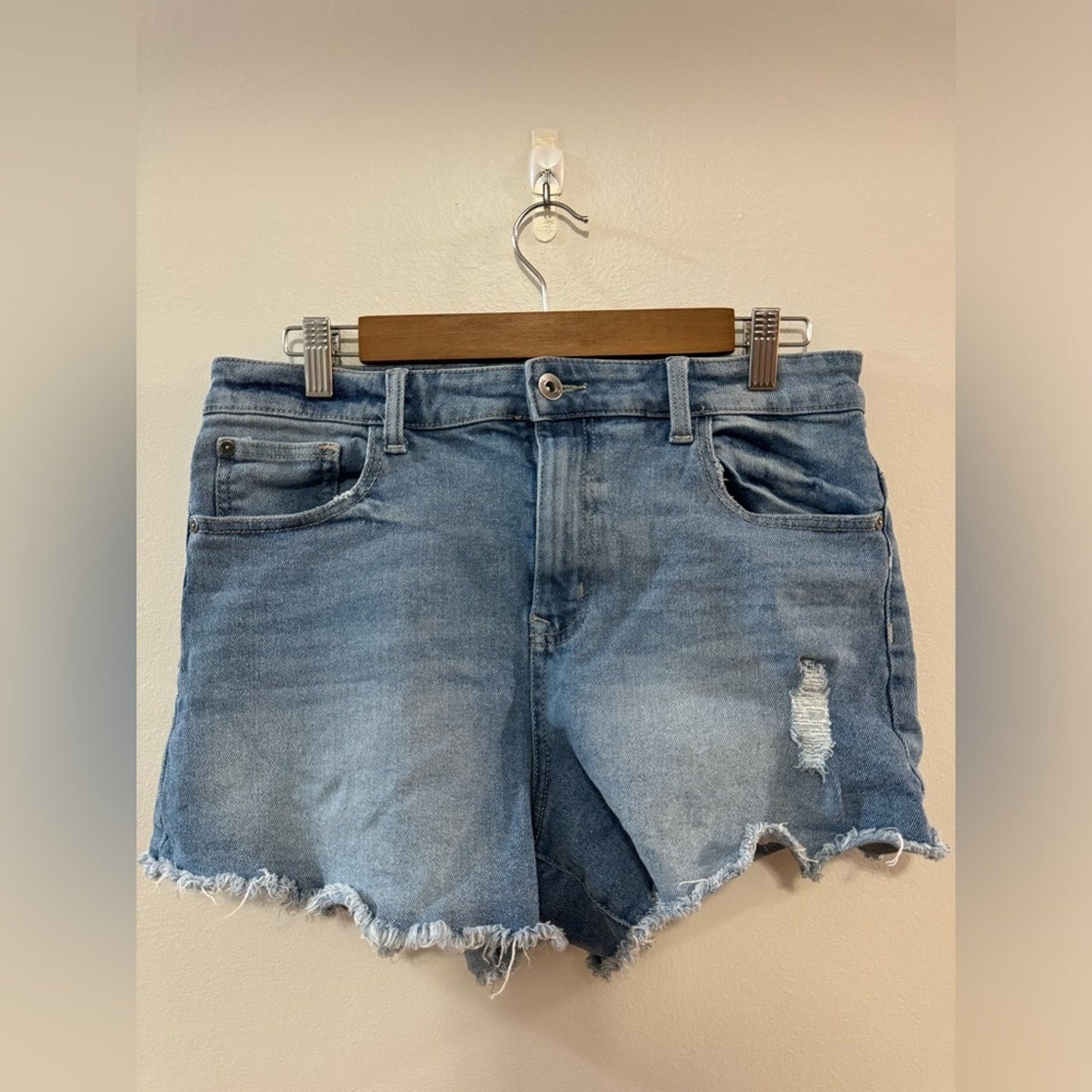 Pre-Owned Size 11 Kendall + Kylie The Icon Short Light Blue Jean Shorts