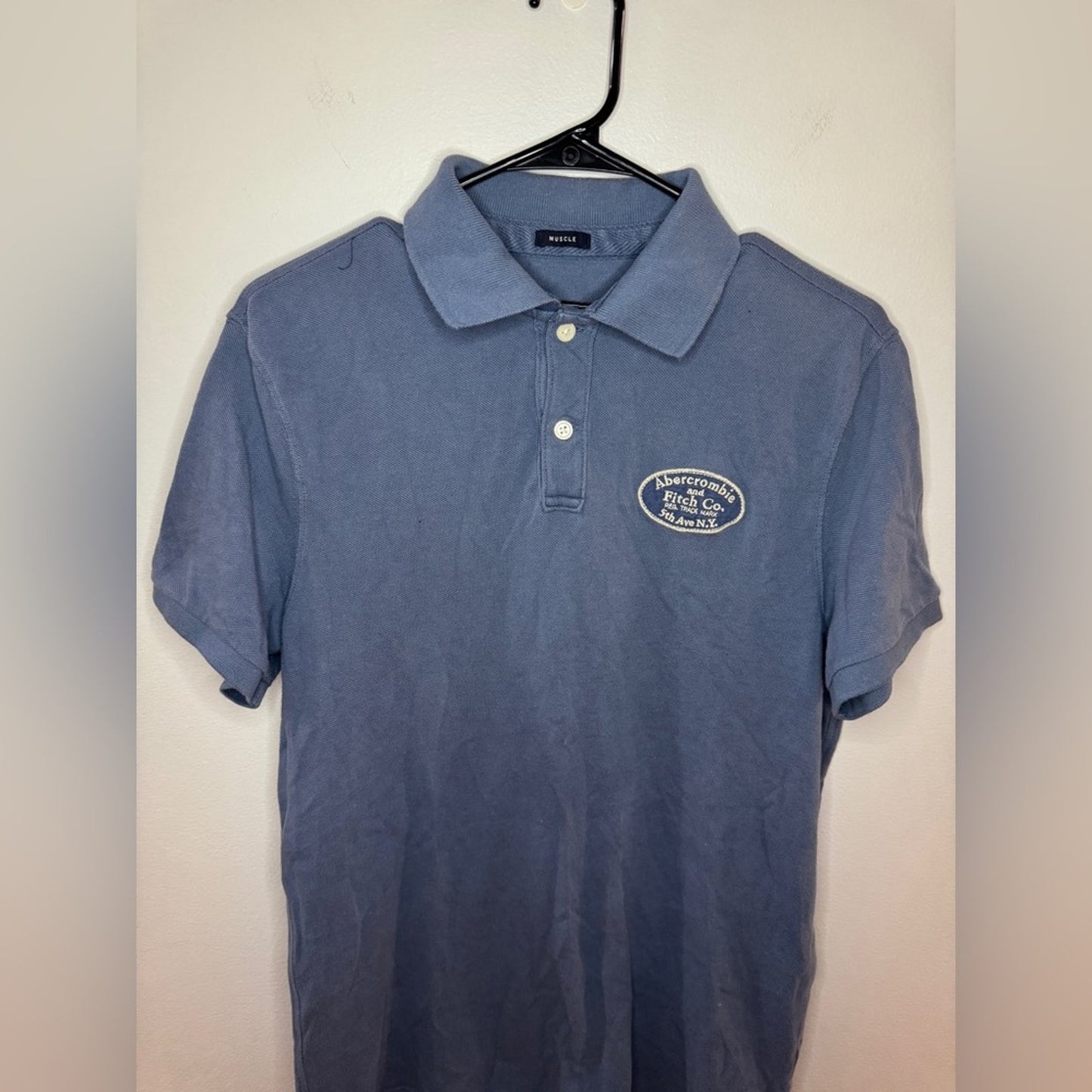 Pre-Owned LG Abercrombie & Fitch Blue Logo Muscle Fit Button Up Polo Shirt