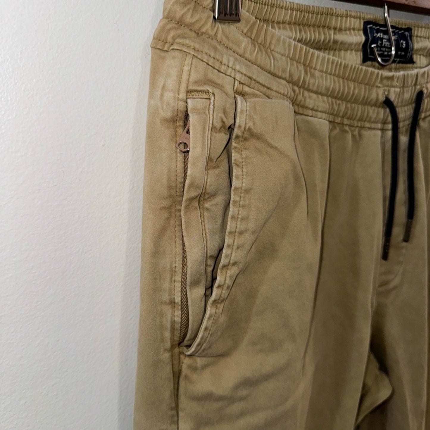 Pre-Owned XS Abercrombie and Fitch Khaki Stretch Chino Joggers