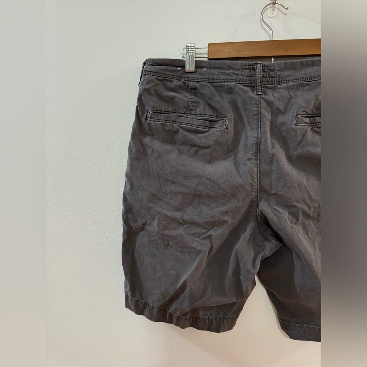 Pre-Owned Size 34 American Eagle Classic Fit Shorts