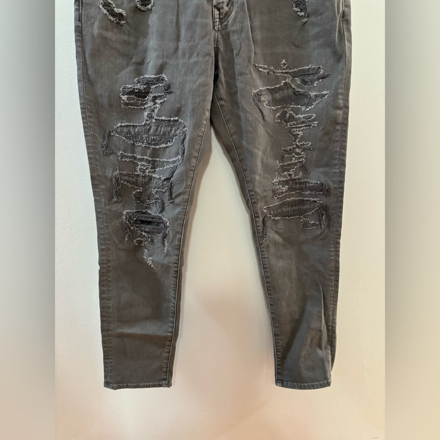 Pre-Owned W36xL32 American Eagle Distressed Patched Grey Athletic Skinny Jeans