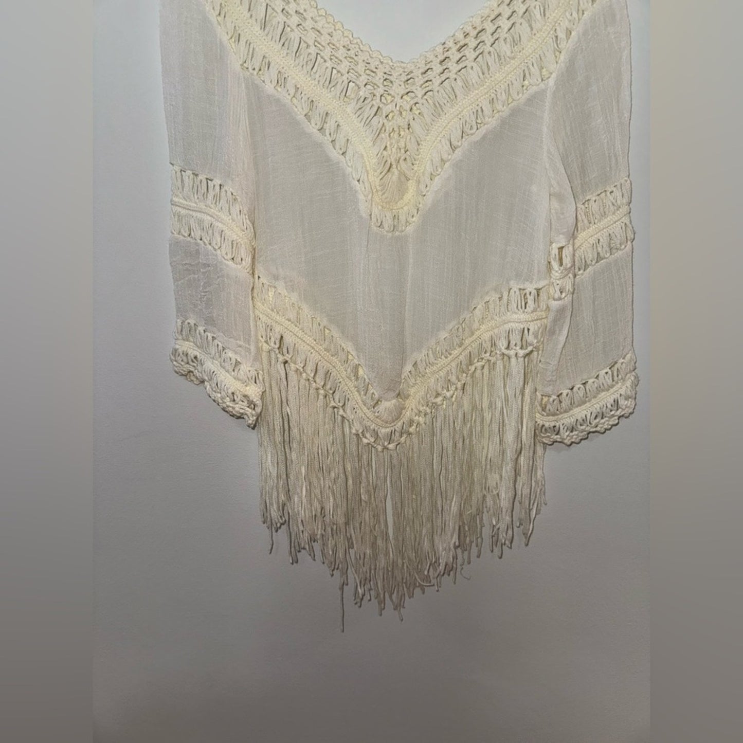 Pre-Owned SM Rebellion White Crochet Fringe Long Sleeve Top