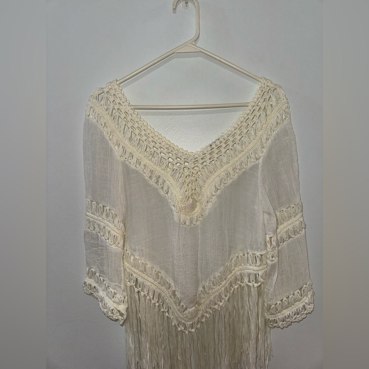 Pre-Owned SM Rebellion White Crochet Fringe Long Sleeve Top