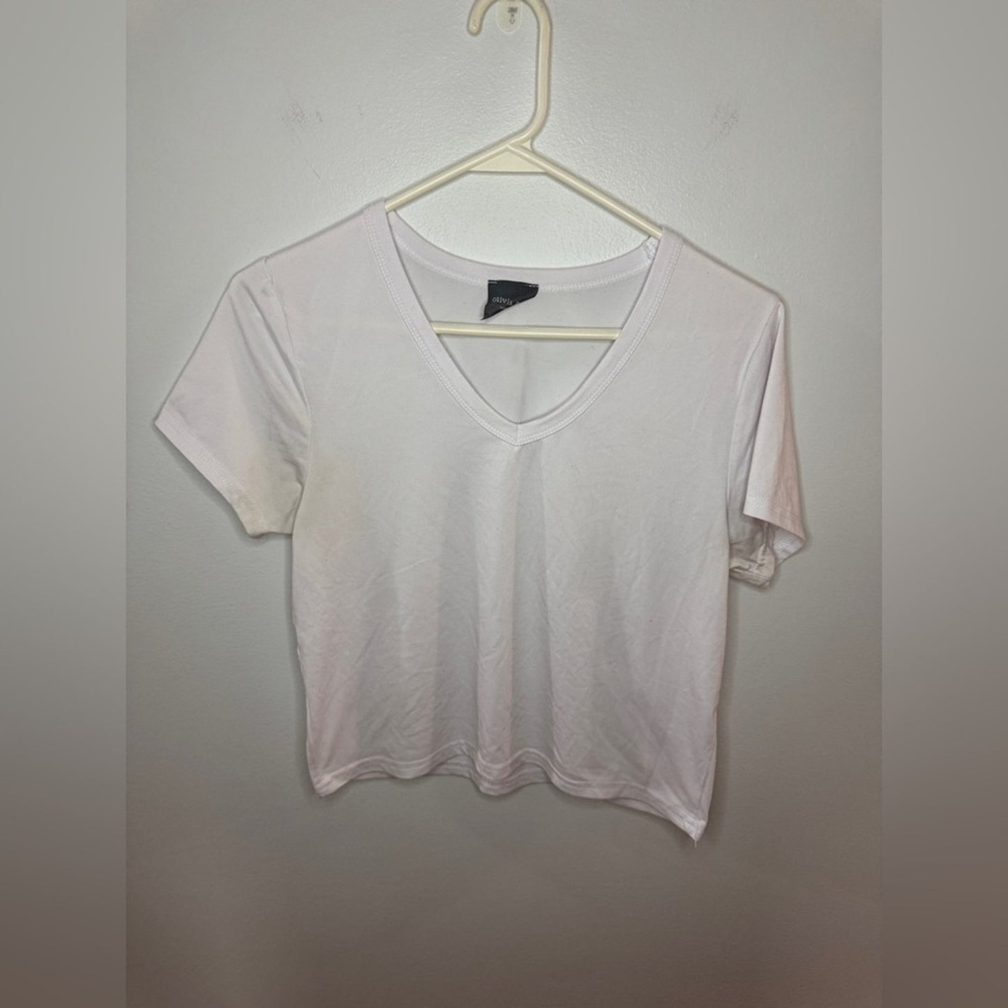 Pre-Owned MD Olivia Rae White Vneck T-shirt