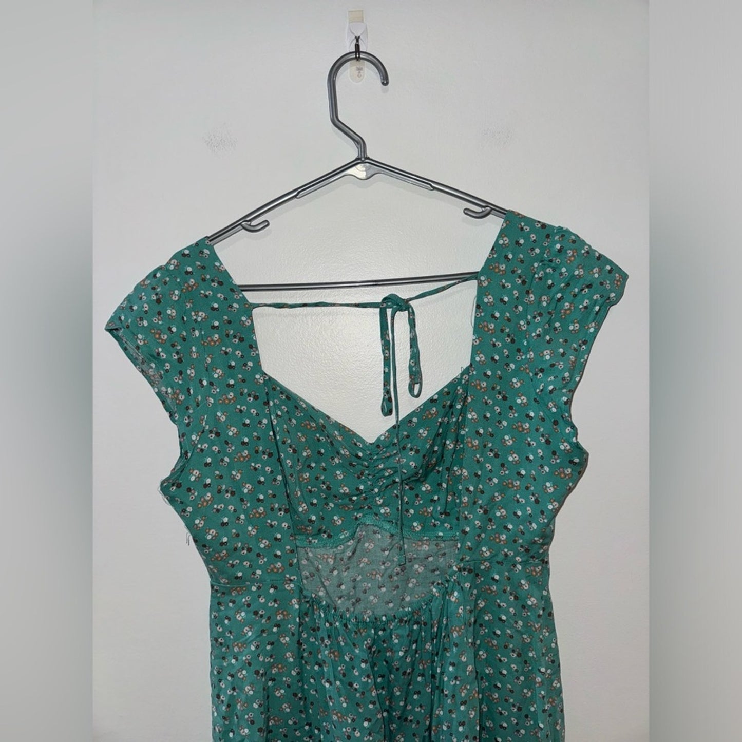 Pre-Owned LG Aeropostale Green Floral Cap Sleeve Dress